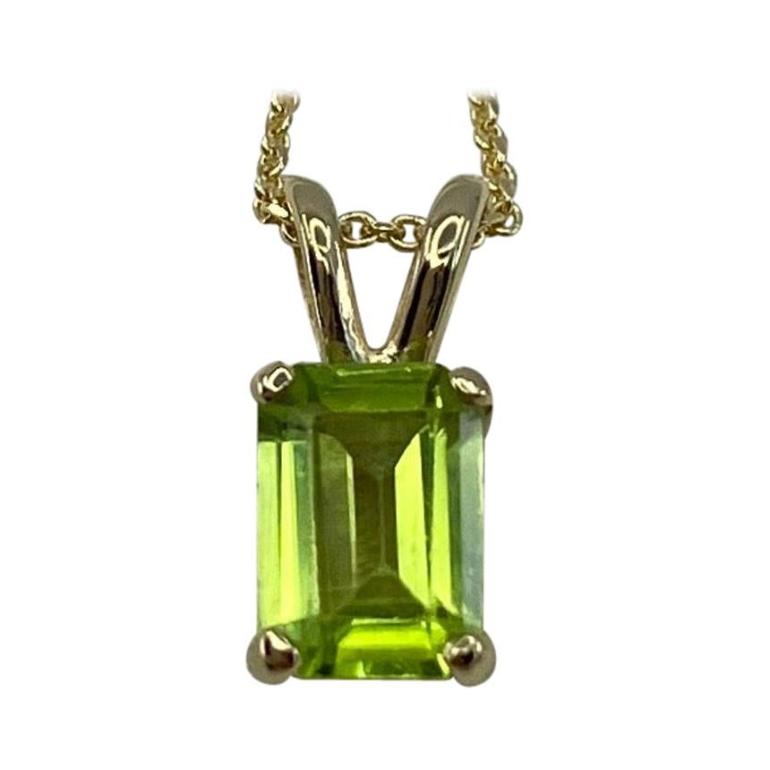 Vivid Green 1 Carat Peridot Emerald Octagonal Cut Yellow Gold Pendant Necklace