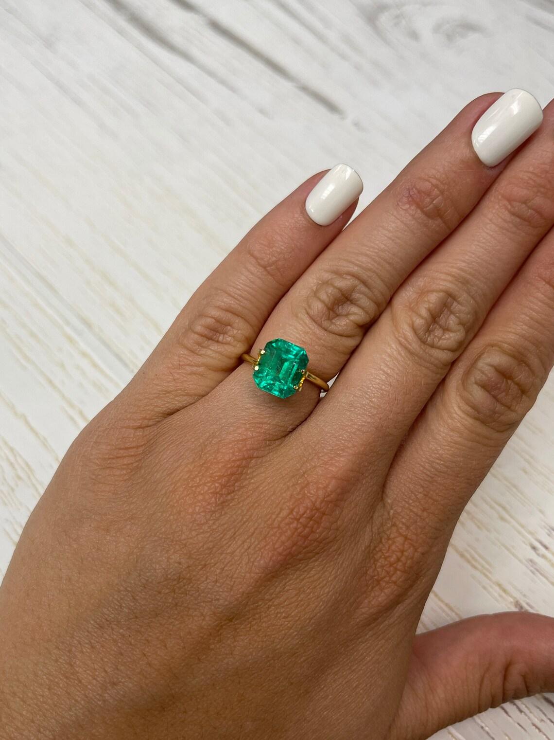 Vivid Green 4.26 Carat Emerald Cut Colombian Emerald Gem - May Birthstone For Sale 3