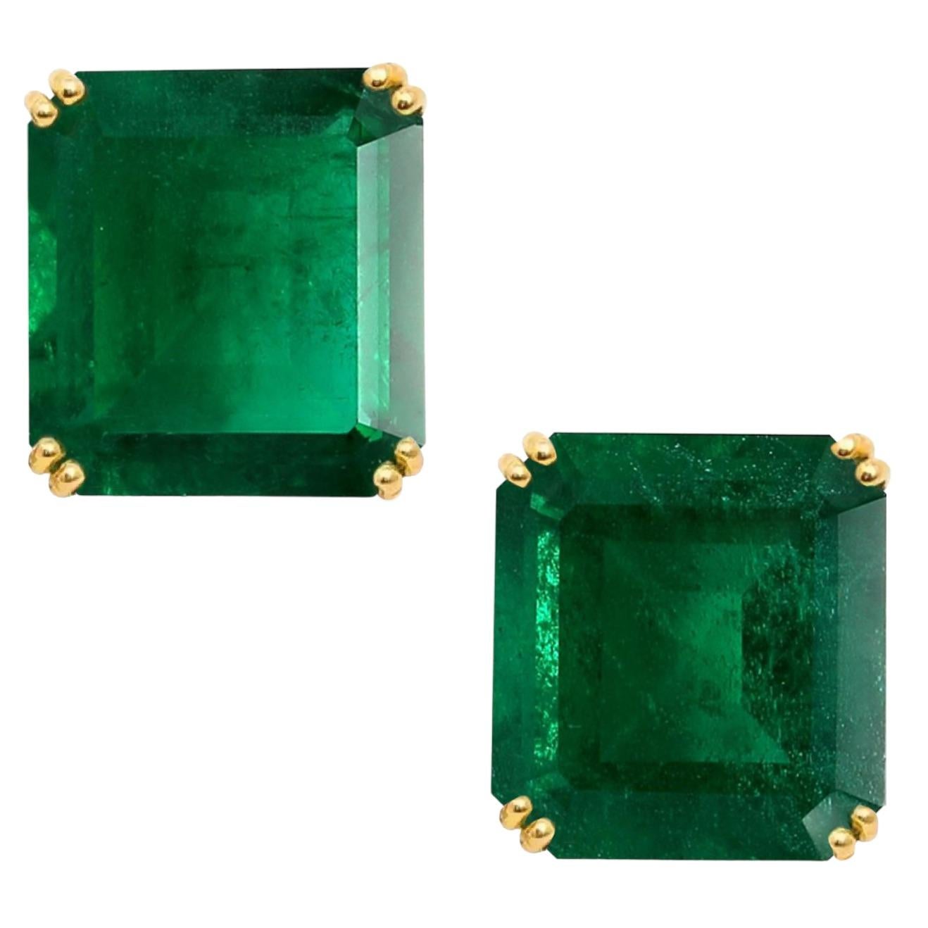 VIVID GREEN zertifiziert  10,39 Karat Smaragdschliff-Ohrstecker aus 18K Gelbgold im Zustand „Neu“ in Chicago, IL