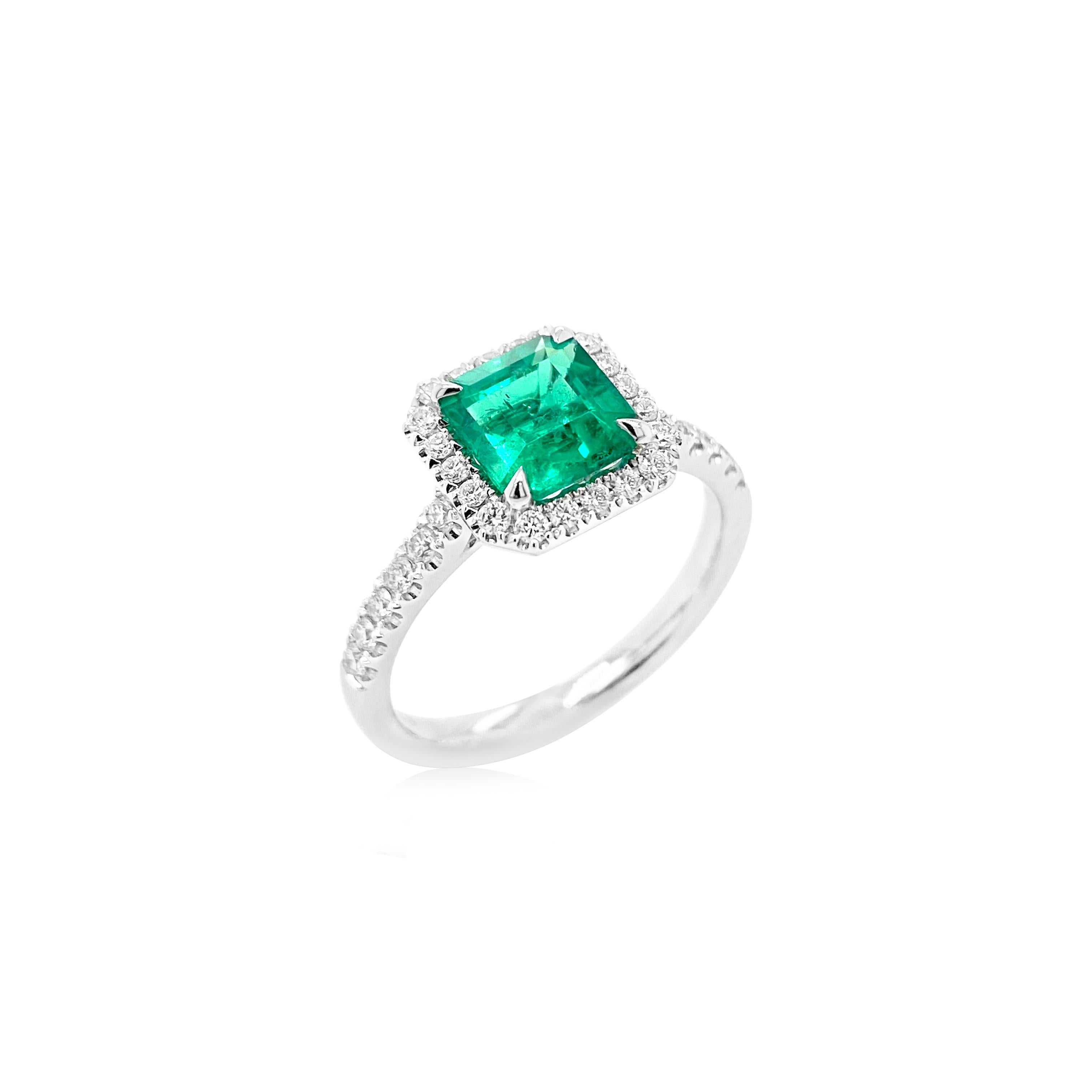 Emerald Cut Vivid Green Colombian Emerald Ring set in White diamonds For Sale