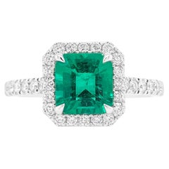 Vivid Diamonds Colombian Emerald Ring set in White diamonds (bague d'émeraude colombienne vert vif sertie de diamants blancs)