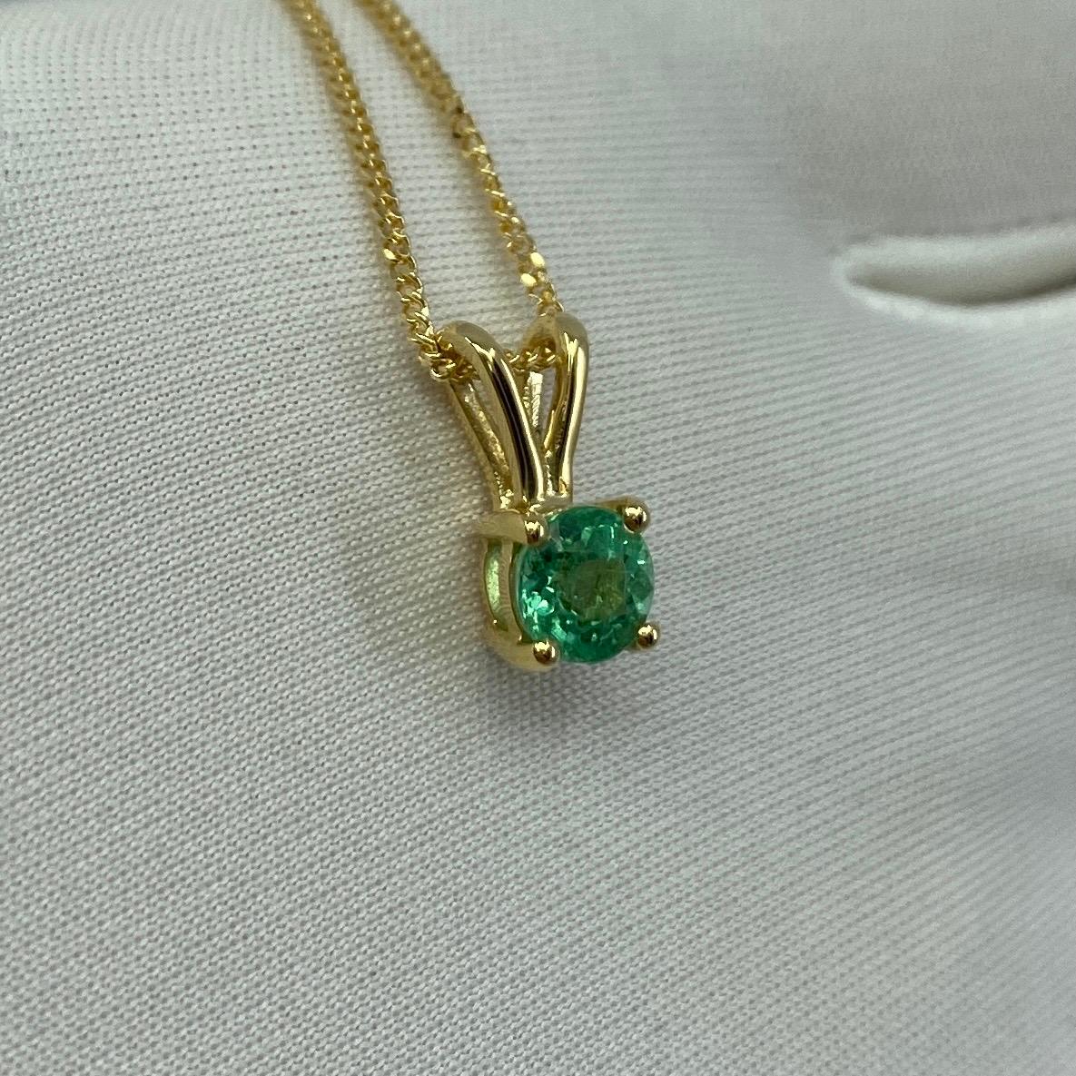 Vivid Green Colombian Emerald Round Cut 18k Yellow Gold Solitaire Pendant 2