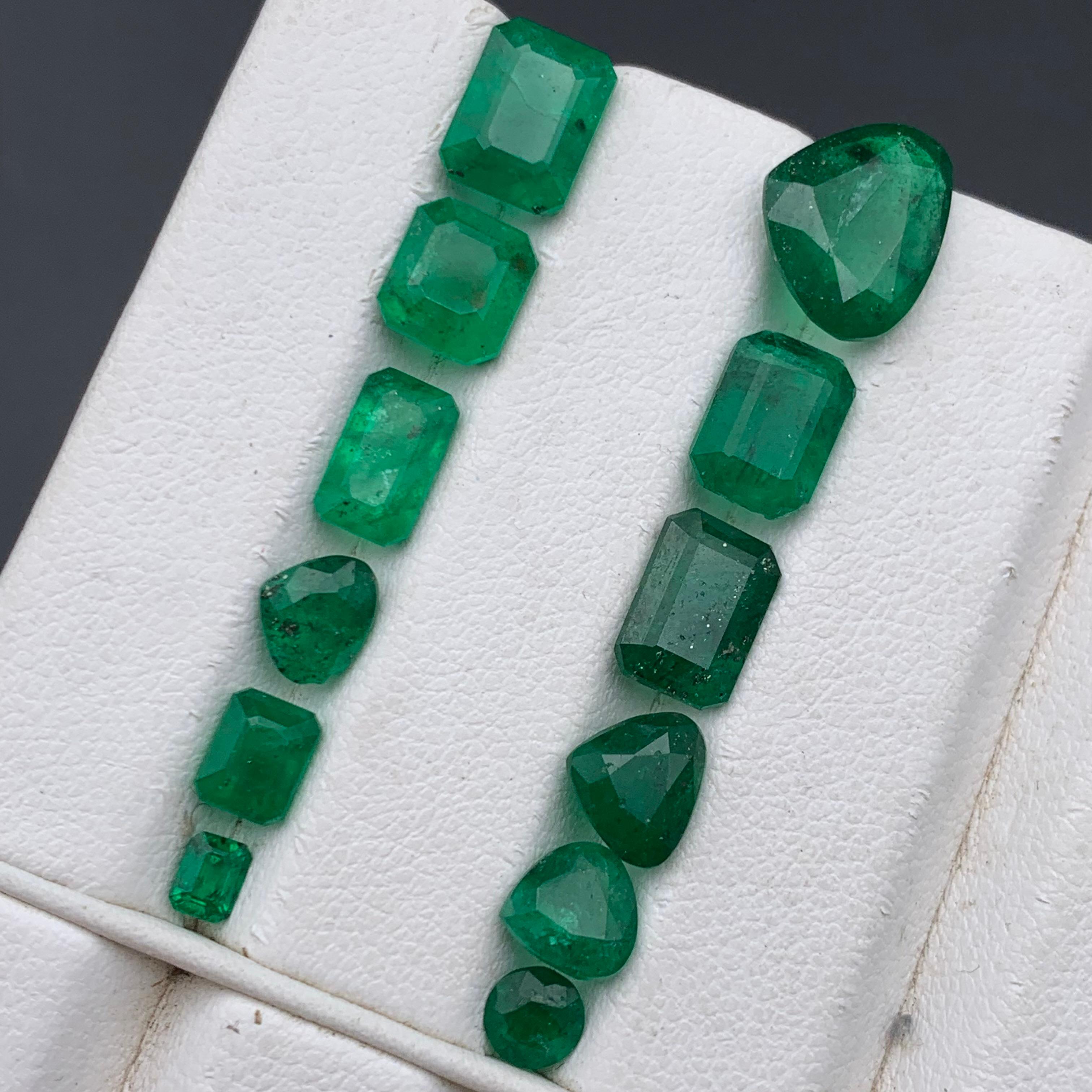 Esmeralda verde viva 14.25 ct Lote de piedras sueltas naturales tamaño joya de Swat en venta 7