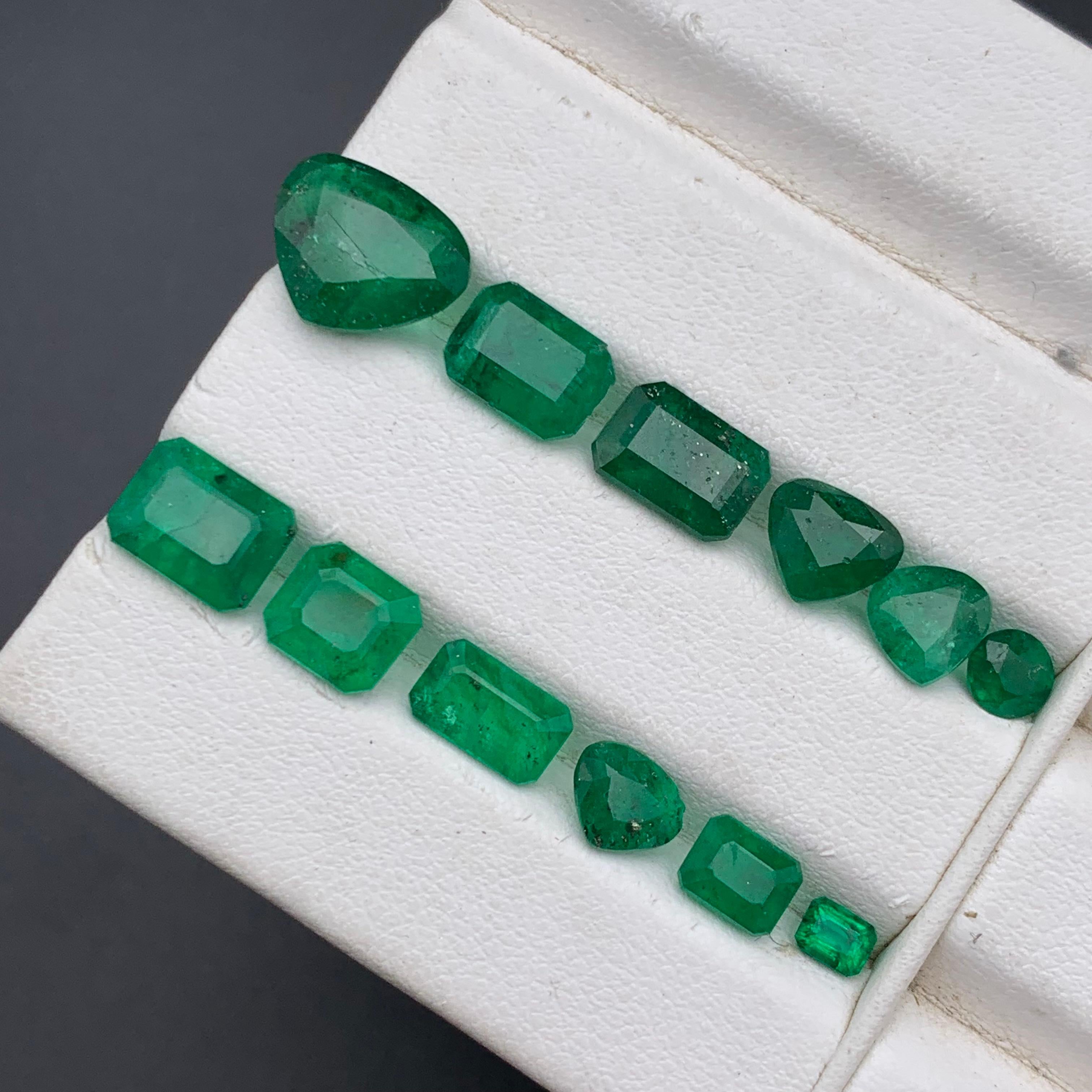 Esmeralda verde viva 14.25 ct Lote de piedras sueltas naturales tamaño joya de Swat Corte esmeralda en venta