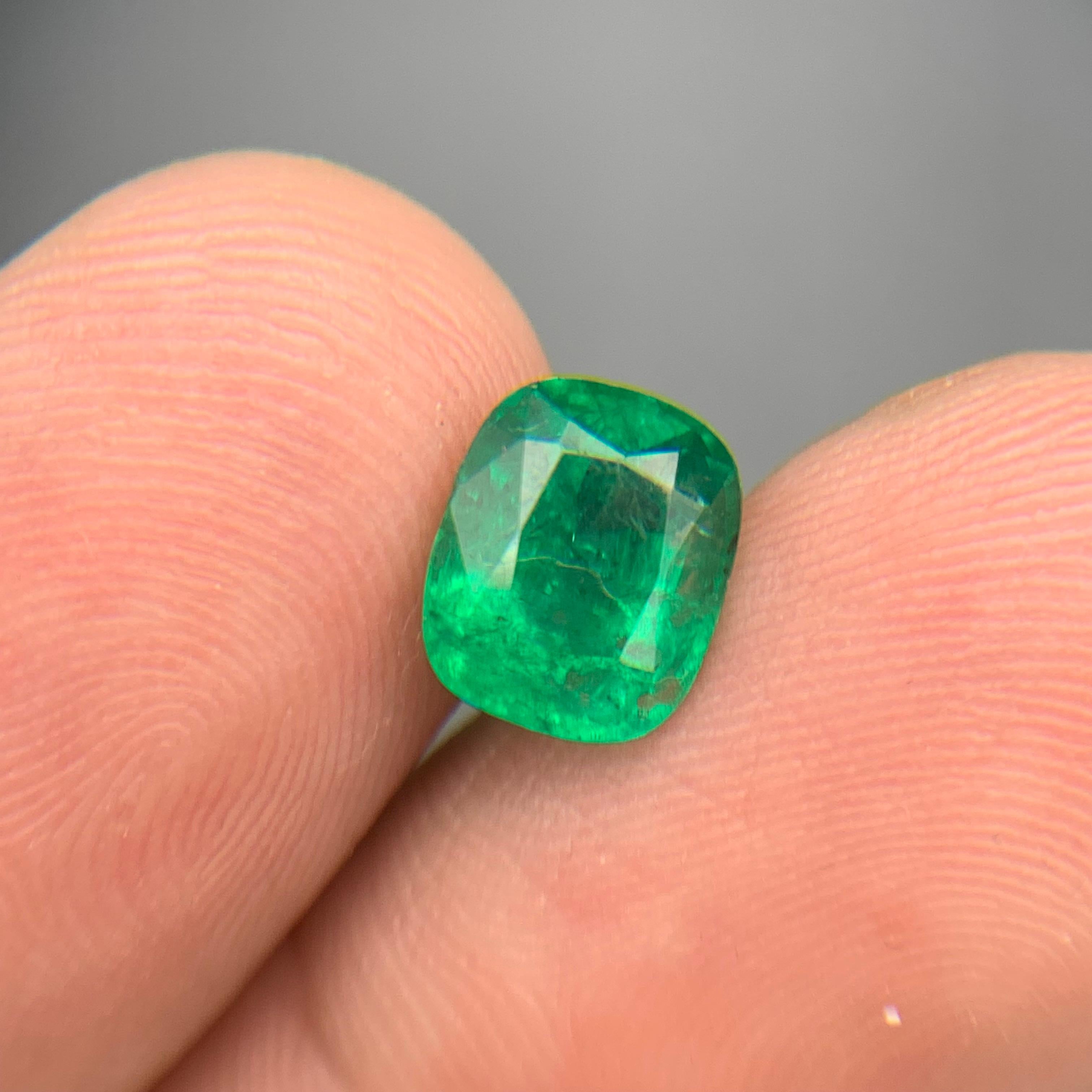 Smeraldo verde vivo da 2,55 carati, gemma naturale certificata, taglio a cuscino, Zambia in vendita 5