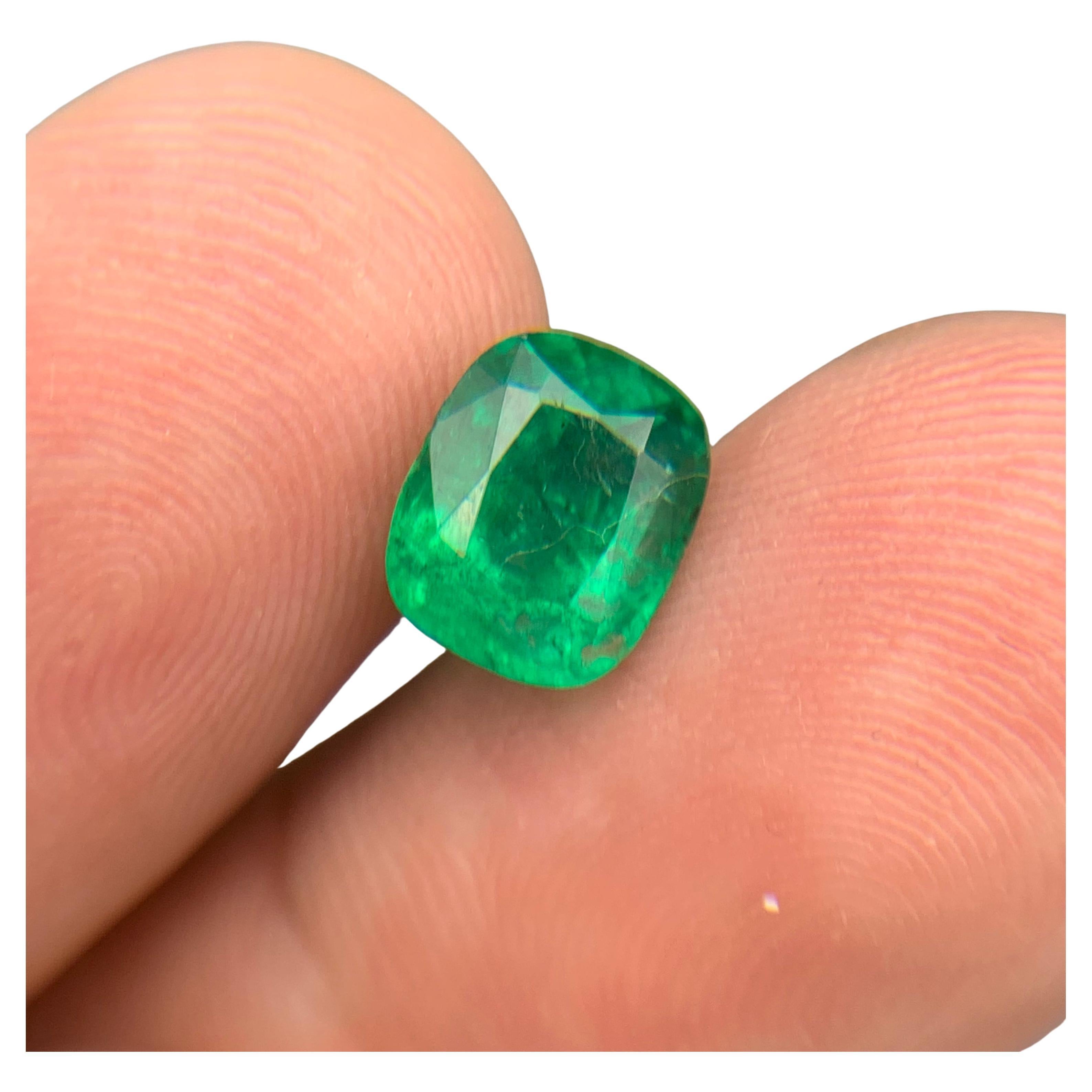 Smeraldo verde vivo da 2,55 carati, gemma naturale certificata, taglio a cuscino, Zambia in vendita