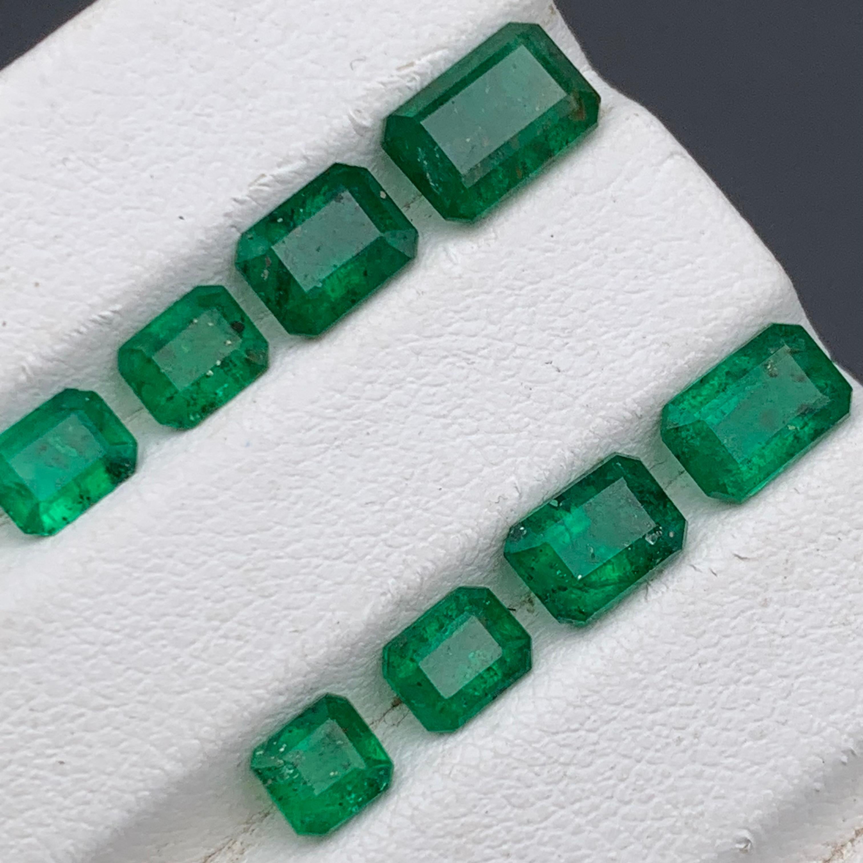 Esmeralda verde viva 6,87 ct Lote de piedras sueltas naturales tamaño joya de Swat en venta 8