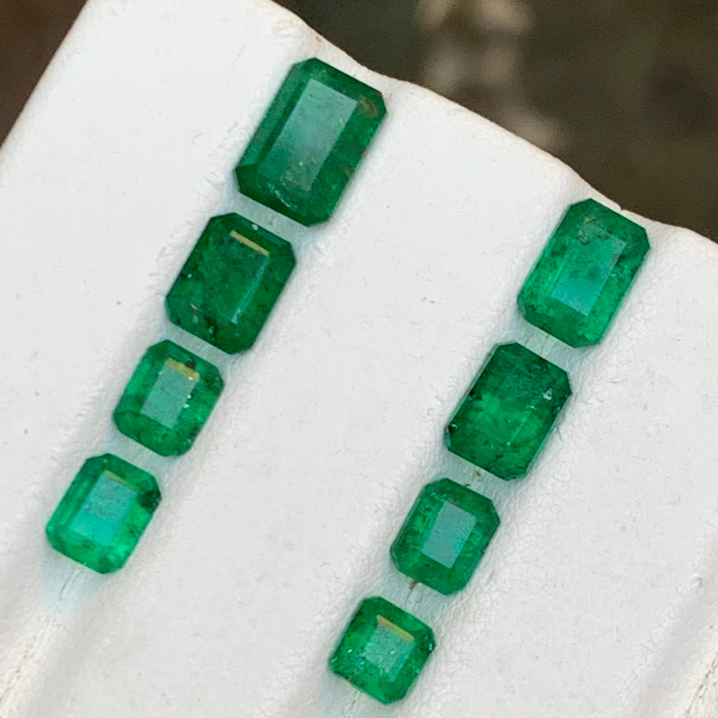 Lote de gemas sueltas de esmeralda natural verde intenso para anillos, pendientes, colgantes, pulseras o cualquier otro adorno de joyería ¡¡¡Esmeralda tallada de Swat Pakistán!!!

💎 TIPO DE PIEDRA PRECIOSA: Esmeralda
⚖️ PESO: 6,87 Quilates
🪚 FORMA