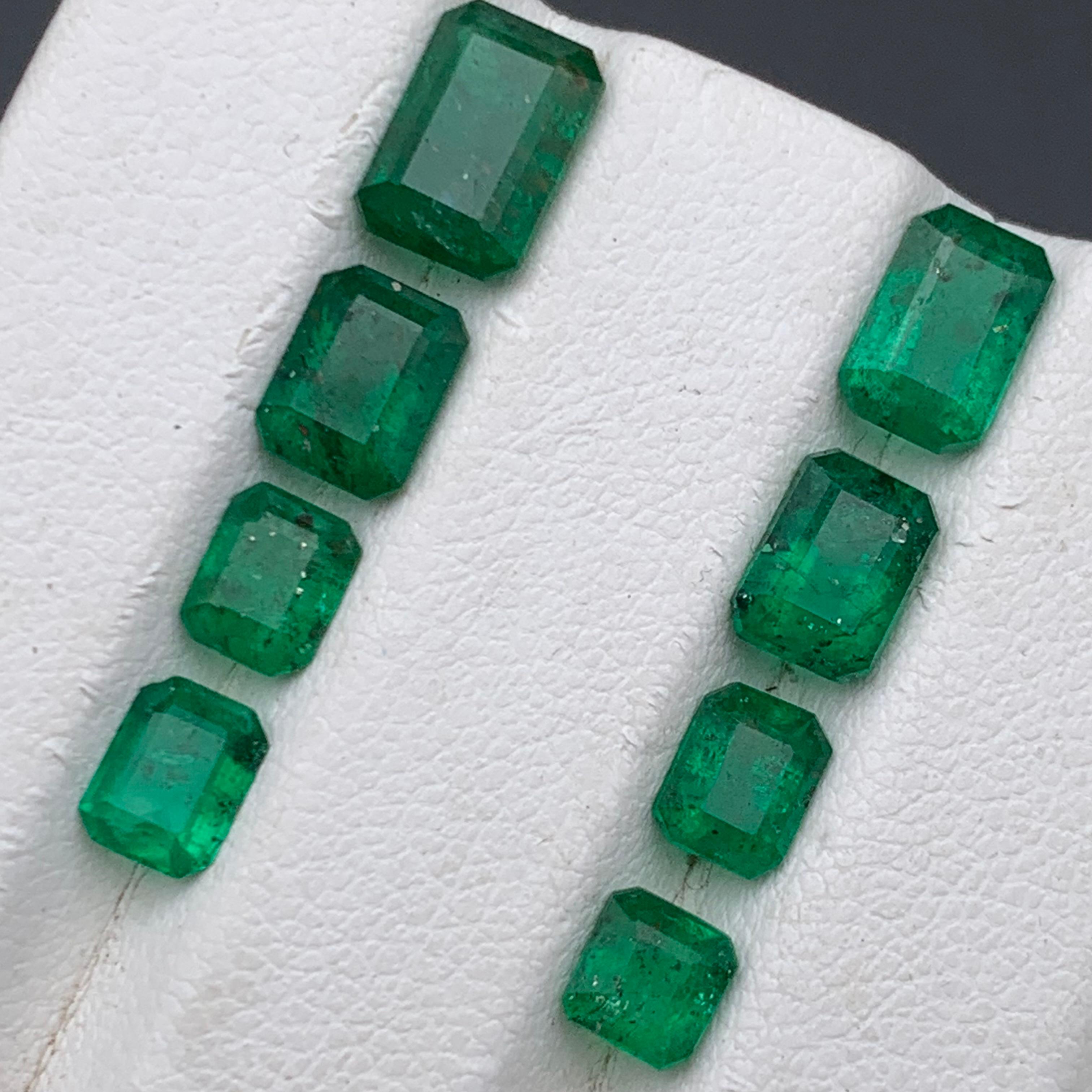 Femenino o masculino Esmeralda verde viva 6,87 ct Lote de piedras sueltas naturales tamaño joya de Swat en venta