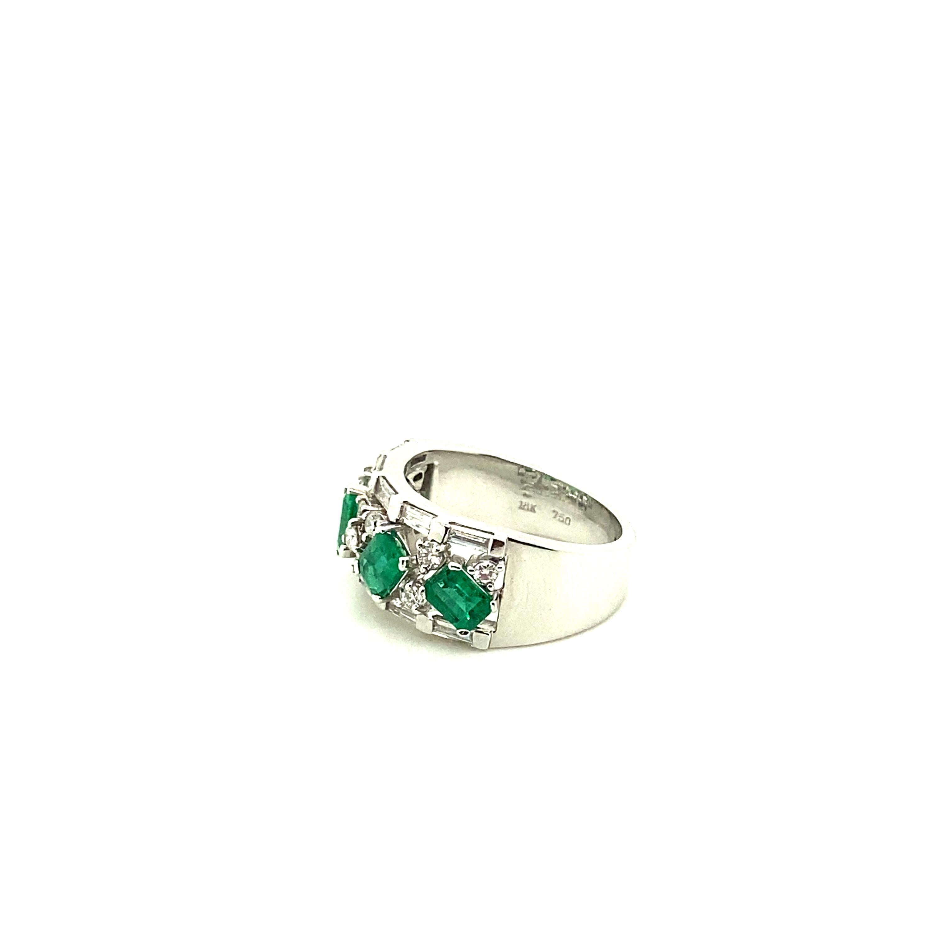 Women's or Men's Vivid Green Emerald and White Diamond Gold Eternity Engagement Ring For Sale