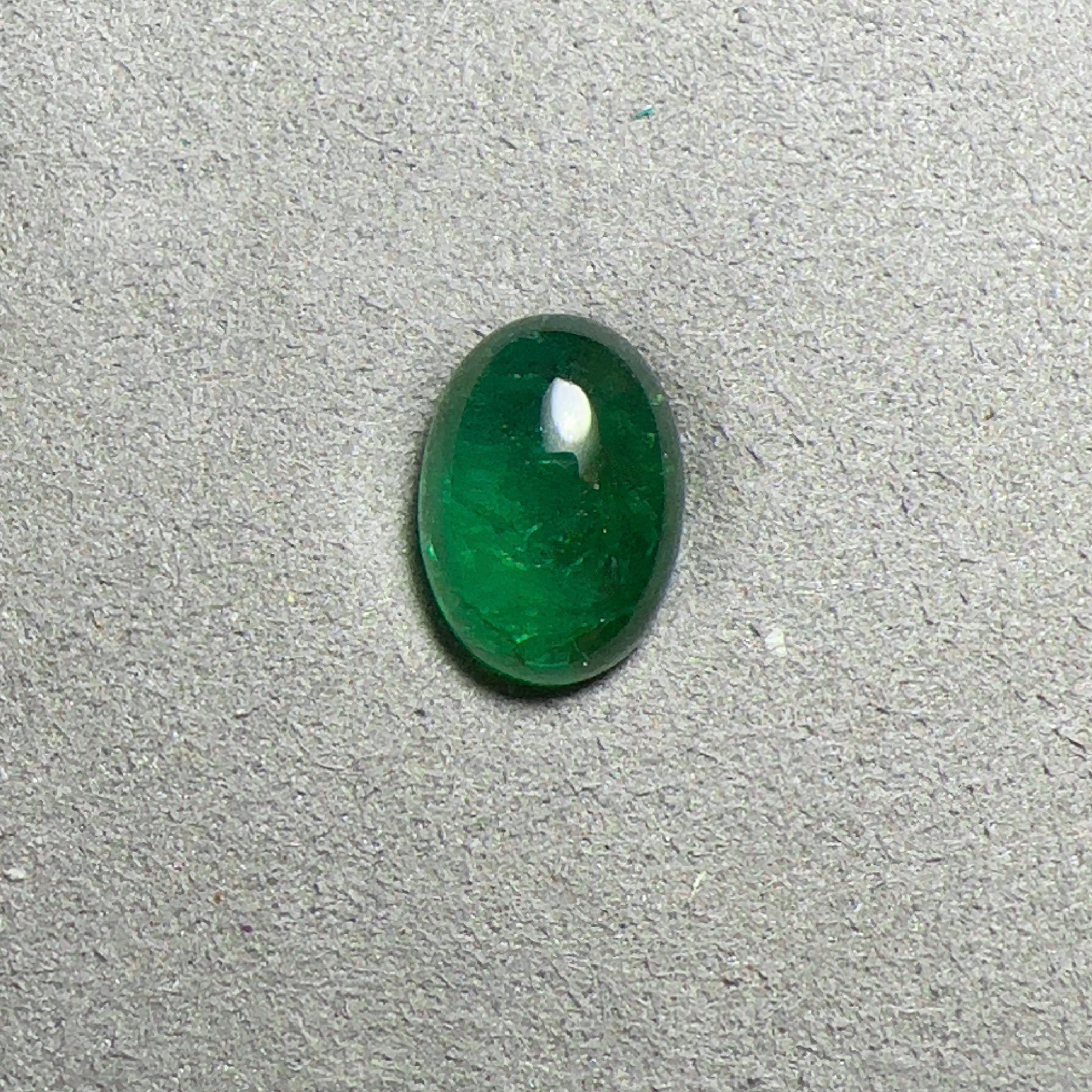 A loose Zambia cabochon gem 
weight : 4.10 ct
Vivid green colour




Emerald’s lush green has soothed souls and excited imaginations since antiquity. Its name comes from the ancient Greek word for green, “smaragdus.” Rome’s Pliny the Elder described