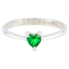 Anillo de plata con tsavorita facetada de color verde vivo