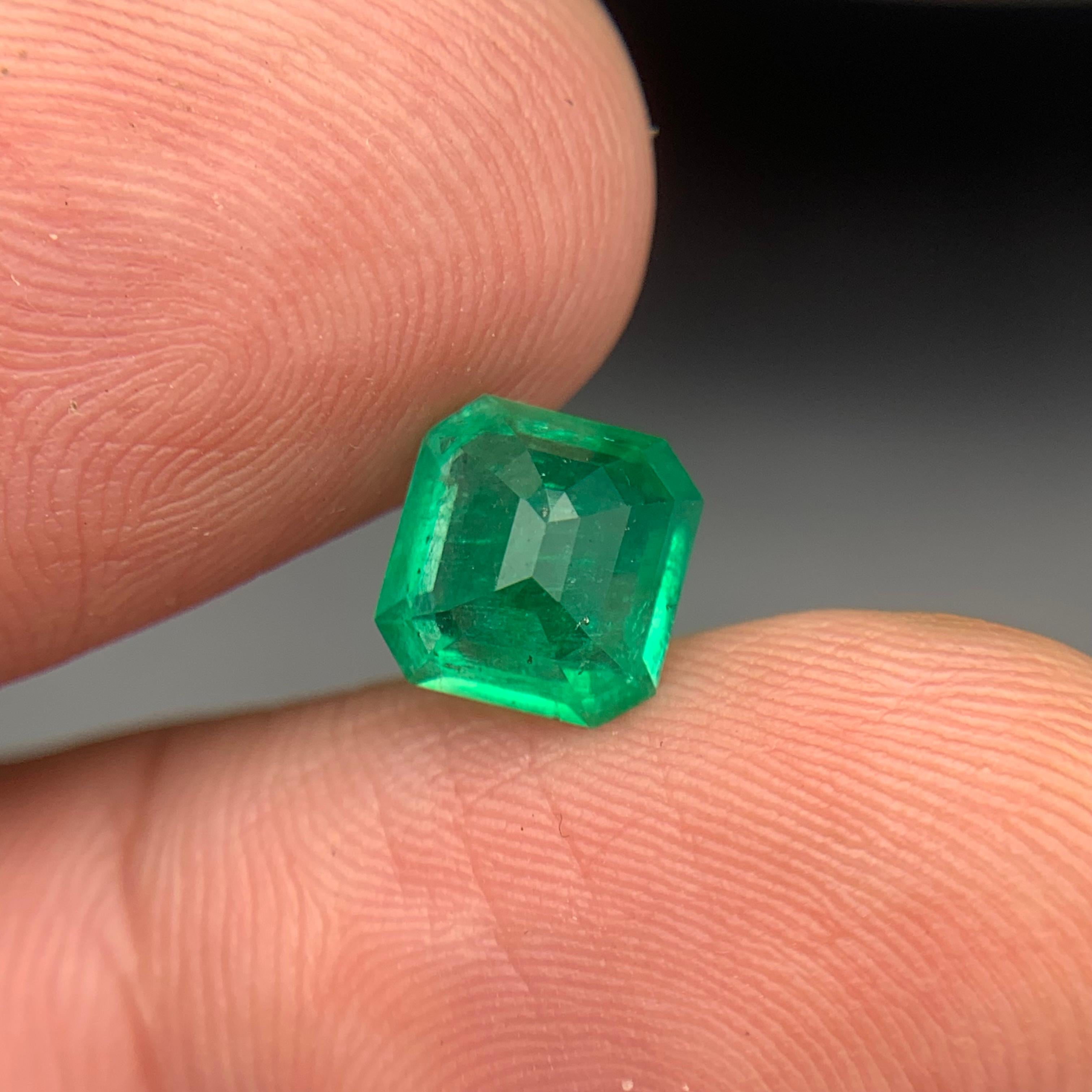 Lebendiger grüner natürlicher Smaragd 3.08 Ct Smaragdschliff Loser Edelstein für feinen Schmuck für Damen oder Herren im Angebot