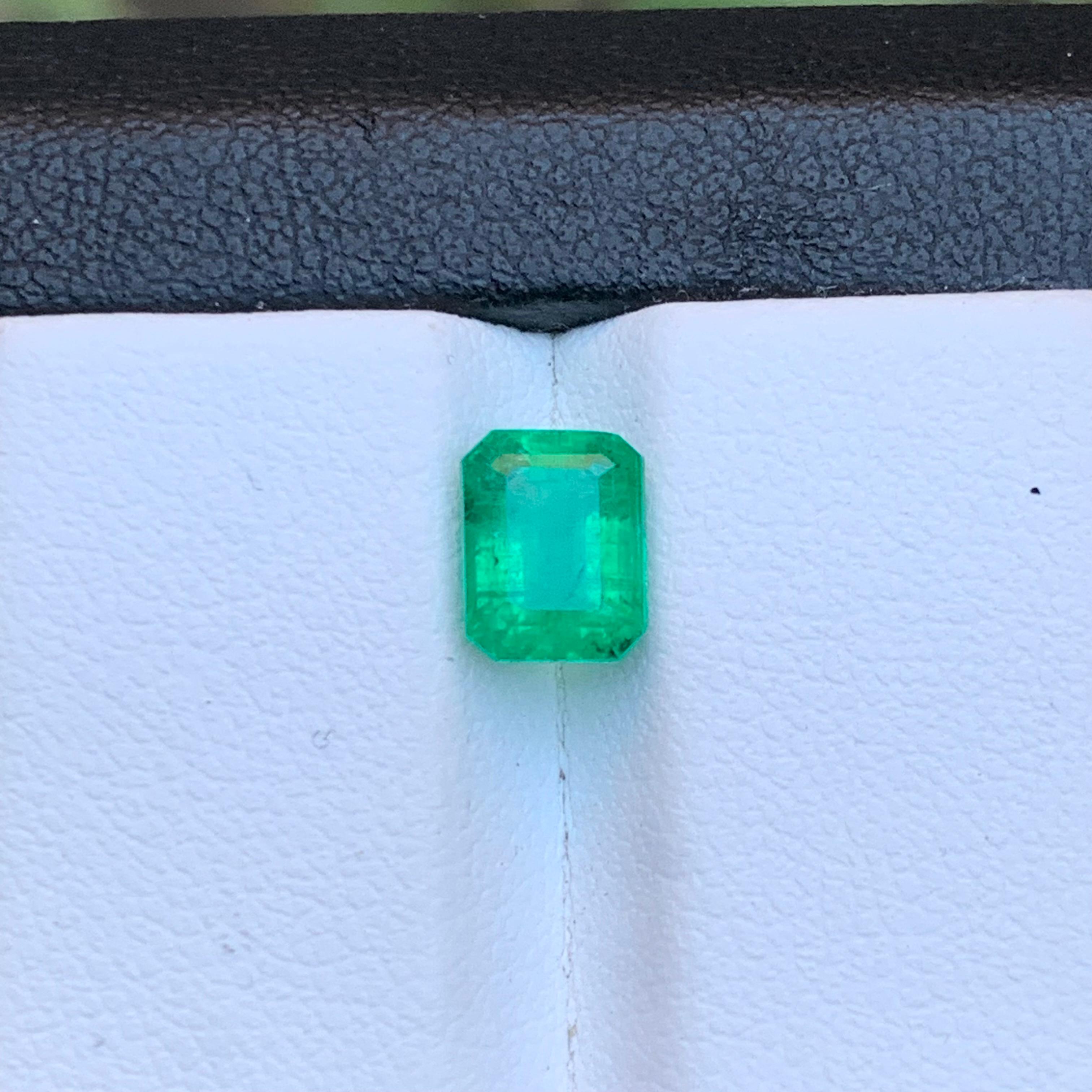 Vivid Green Natural Emerald Ring Loose Gemstone 1.70 Ct Emerald Cut for Jewelry For Sale 5