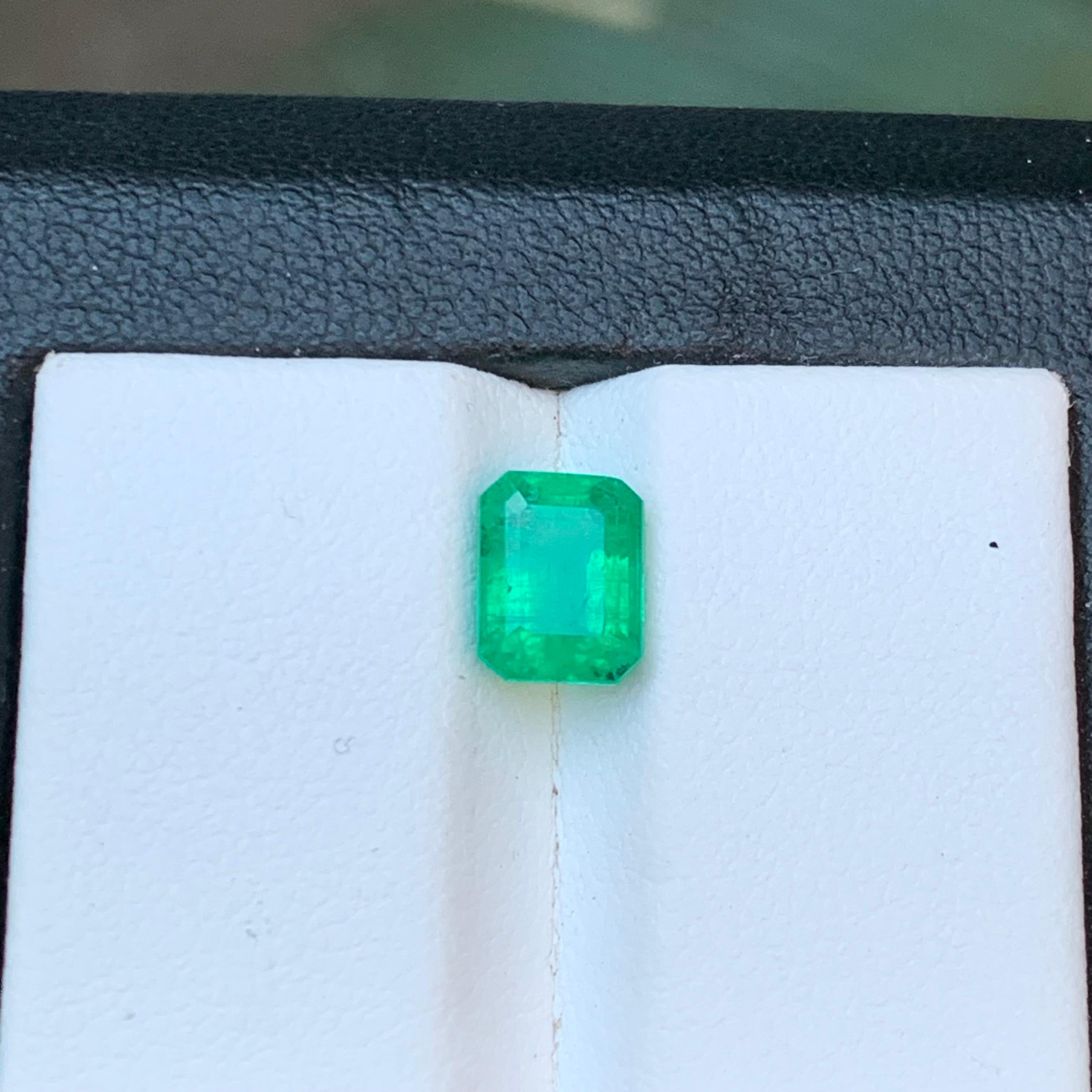 Vivid Green Natural Emerald Ring Loose Gemstone 1.70 Ct Emerald Cut for Jewelry For Sale 8