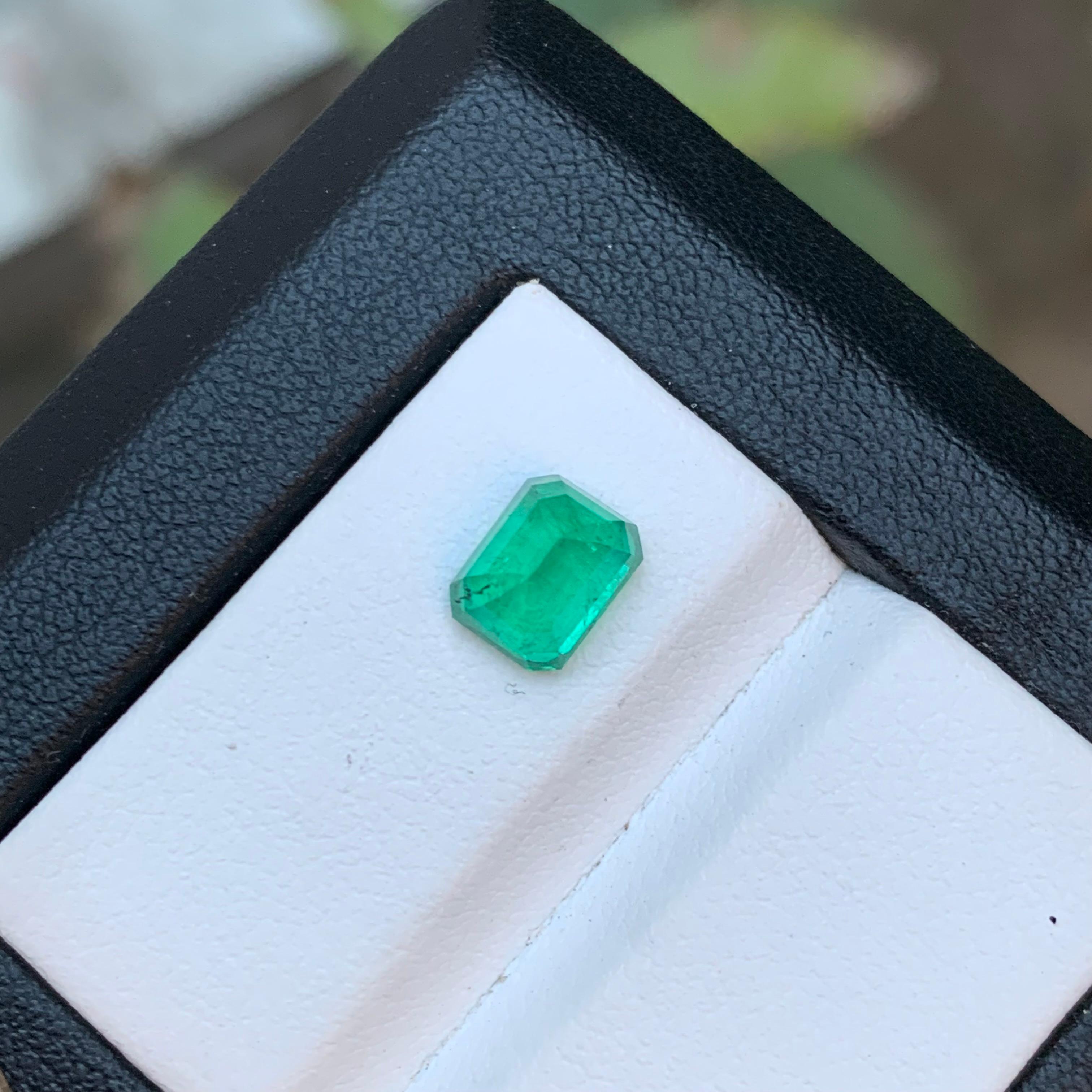 Vivid Green Natural Emerald Ring Loose Gemstone 1.70 Ct Emerald Cut for Jewelry For Sale 2