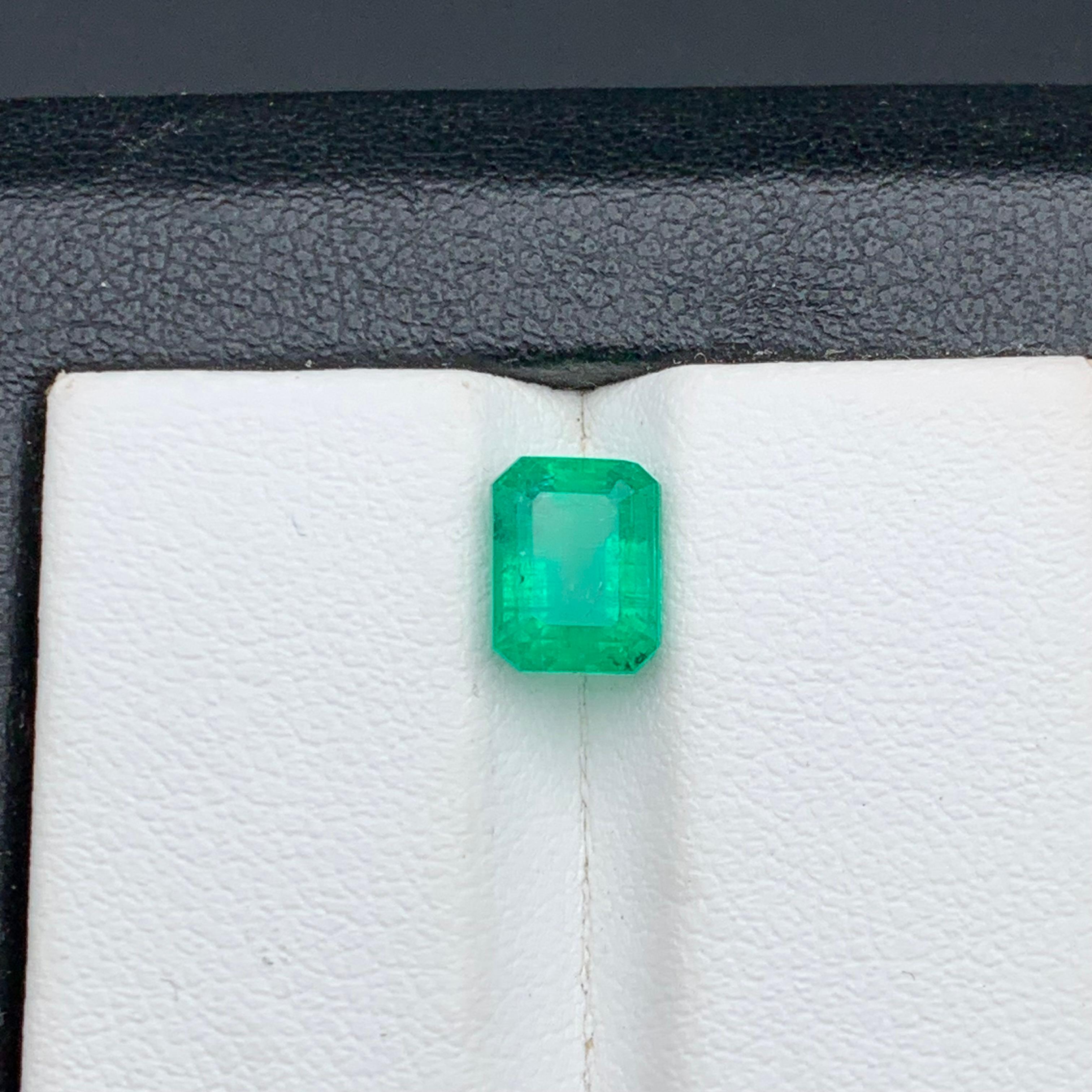 Vivid Green Natural Emerald Ring Loose Gemstone 1.70 Ct Emerald Cut for Jewelry For Sale 3