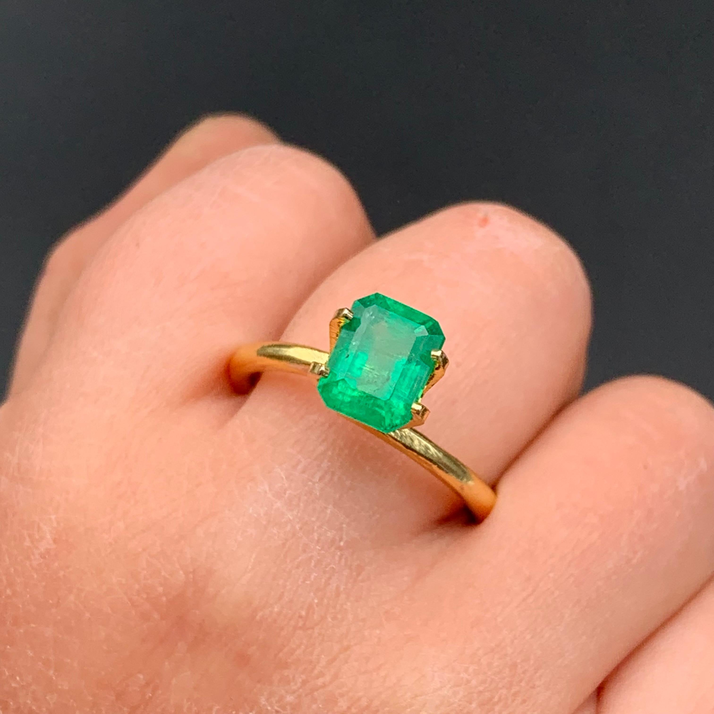Vivid Green Natural Emerald Ring Loose Gemstone 1.70 Ct Emerald Cut for Jewelry For Sale 4