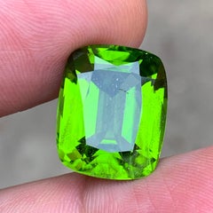 Vivid Green Natural Peridot 18.58 Carat Cushion Cut Loose Gemstone for Ring