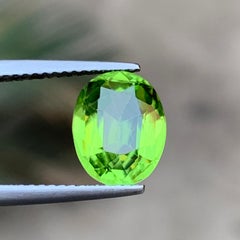 Vivid Green Natural Peridot 3.10 Carat Oval Cut Loose Gemstone for Ring —Jewelry