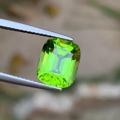 Vivid Green Natural Peridot 3.94 Carat Cushion Cut Loose Gemstone for Ring