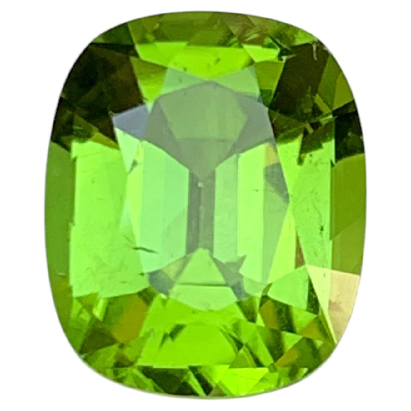 Vivid Green Natural Peridot 4.46 Carat Cushion Cut Loose Gemstone for Ring For Sale