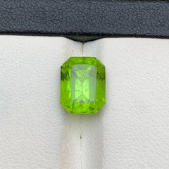 Vivid Green Natural Peridot 4.50 Carat Emerald Cut Loose Gemstones for Ring