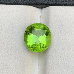 Vivid Green Natural Peridot 4.50 Carat Oval Cut Loose Gemstone for Ring —Jewelry