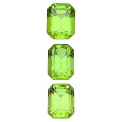 Lebendiges Grün Natürlicher Peridot 5.73 Karat Smaragdschliff Lose Edelsteine für Schmuck