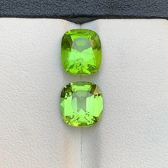 Vivid Green Natural Peridot 6.38 Karat Cushion Cut Lose Edelsteine für Schmuck