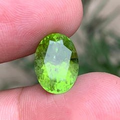 Vivid Green Natural Peridot 7.19 Carat Oval Cut Loose Gemstone for Ring —Jewelry