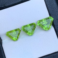 Vivid Green Natural Peridot 7.65 Carat Calf’s Head Cut Loose Gemstones Parcel