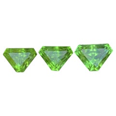 Vivid Green Natural Peridot 7.65 Carat Calf’s Head Cut Loose Gemstones Parcel