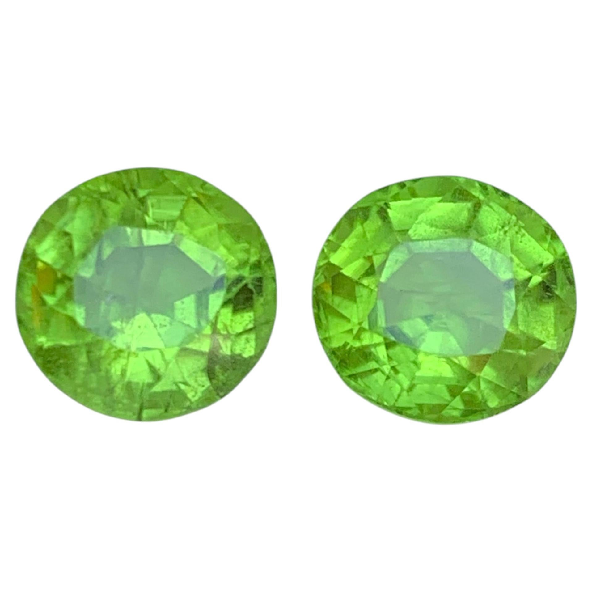 Vivid Green Natural Peridot 7.79 Carat Oval Cut Loose Gemstones for Jewelry
