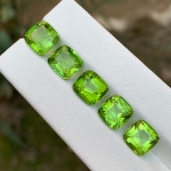 Lebendiges Grün Natürlicher Peridot Kissenschliff 20,29 Karat Loser Edelstein Paket, Pakistan