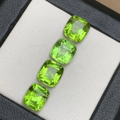 Lebendiges Grün Natürlicher Peridot Cushion-Schliff 9.87 Karat Lose Edelsteine Paket