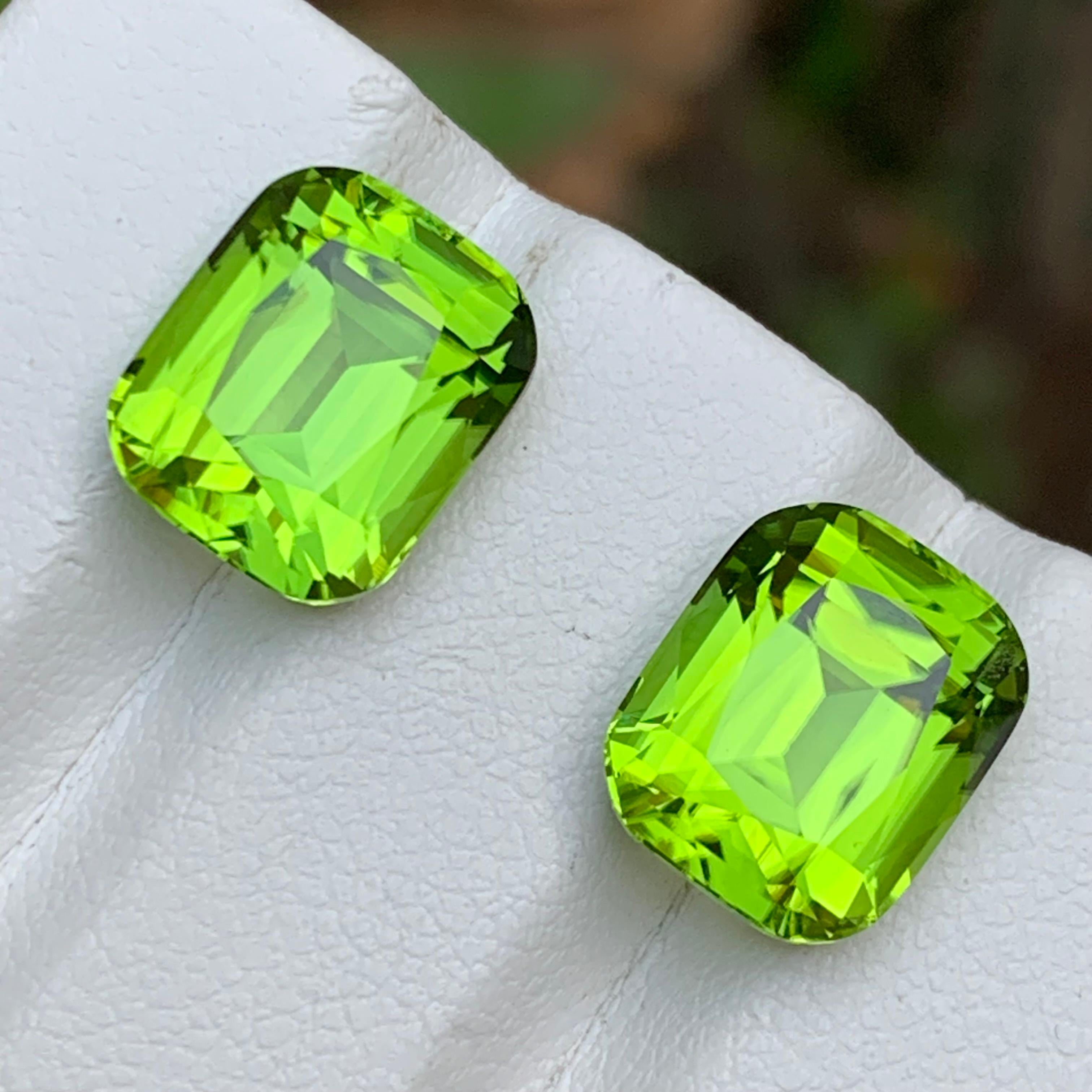 Pendientes de peridoto natural verde vivo Pareja de gemas sueltas Perfect Match 11,60 qt Contemporáneo en venta