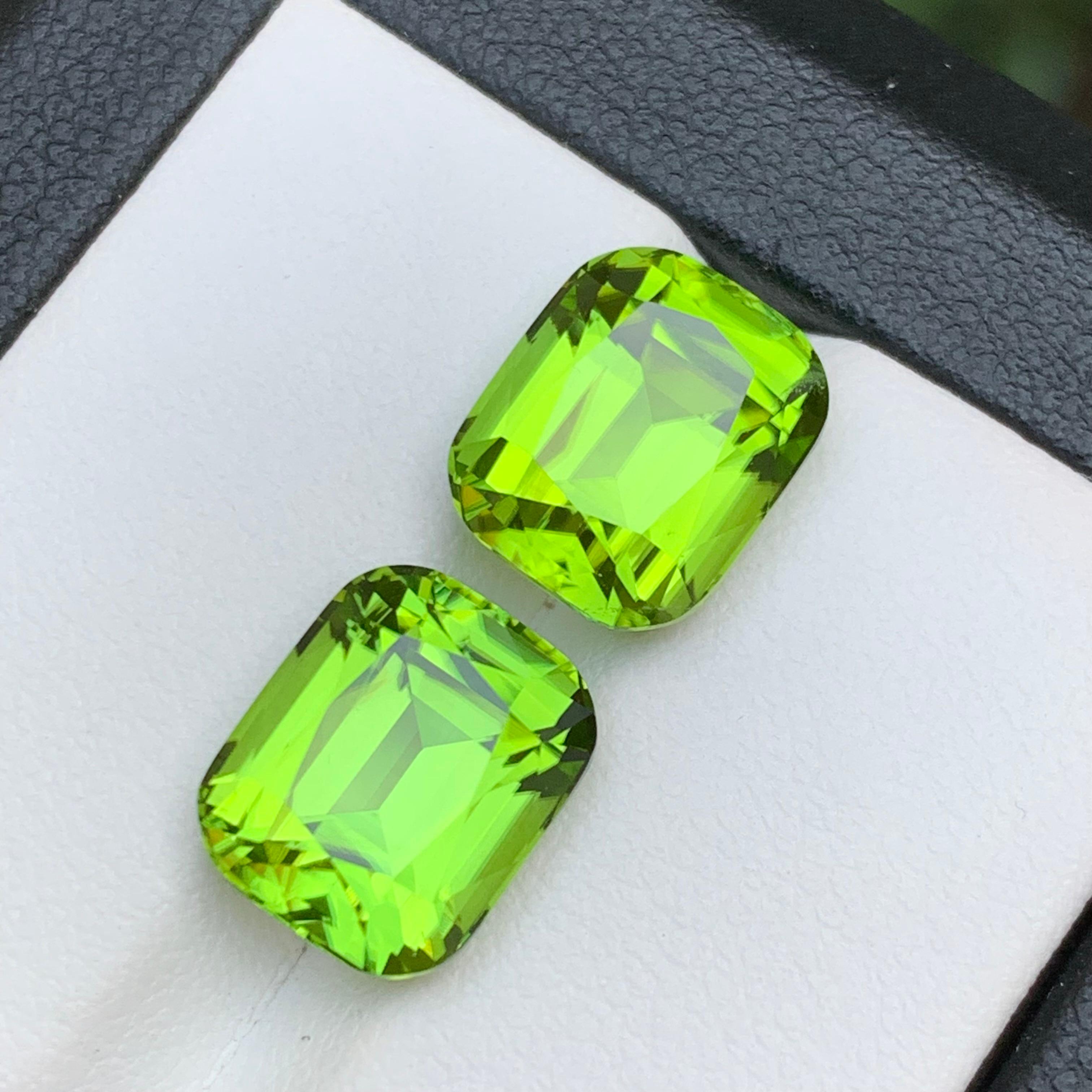 Pendientes de peridoto natural verde vivo Pareja de gemas sueltas Perfect Match 11,60 qt Corte cojín en venta