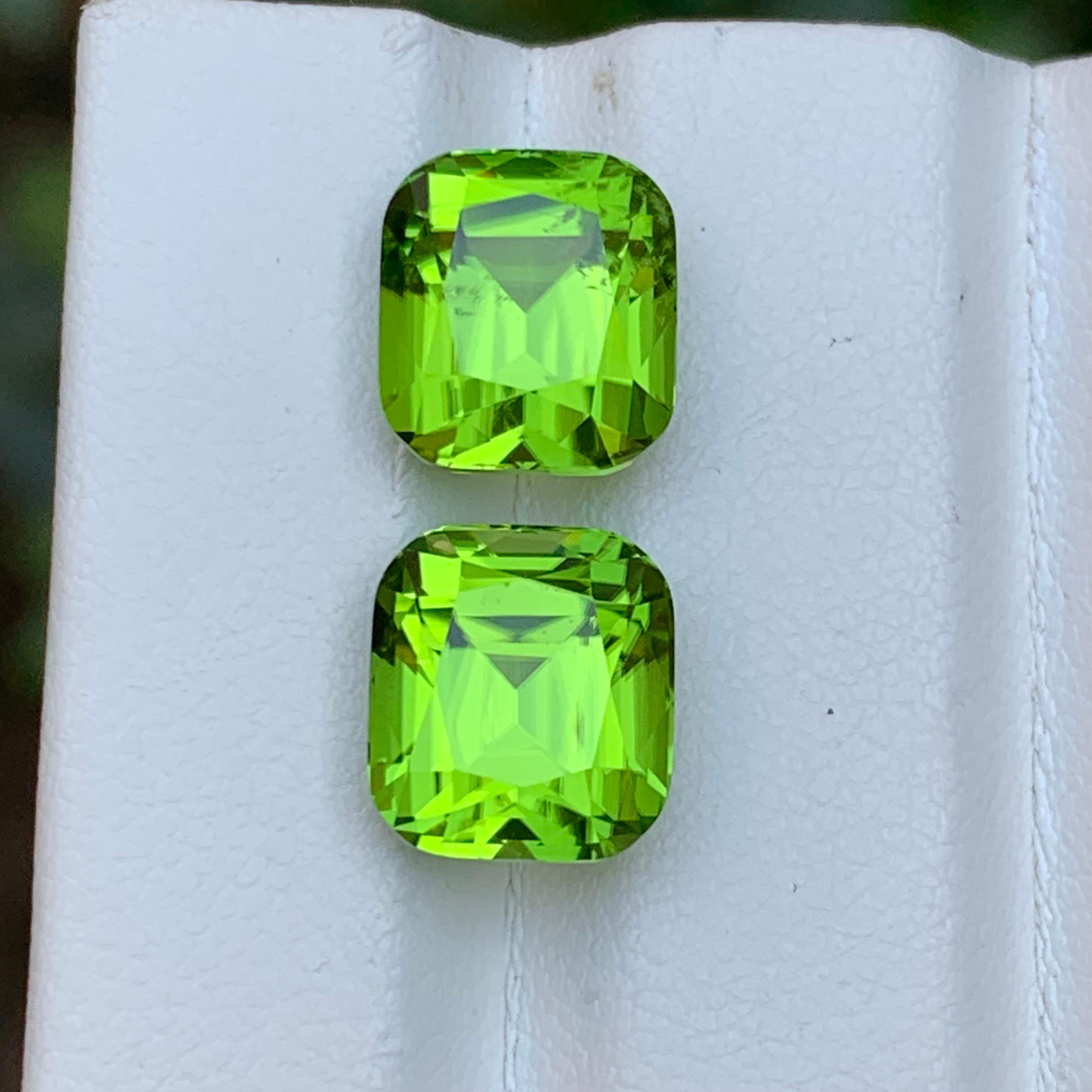 Vivid Green Natural Peridot Earrings Loose Gemstone Perfect Pair 10.50 Ct-Jewel In New Condition For Sale In Peshawar, PK