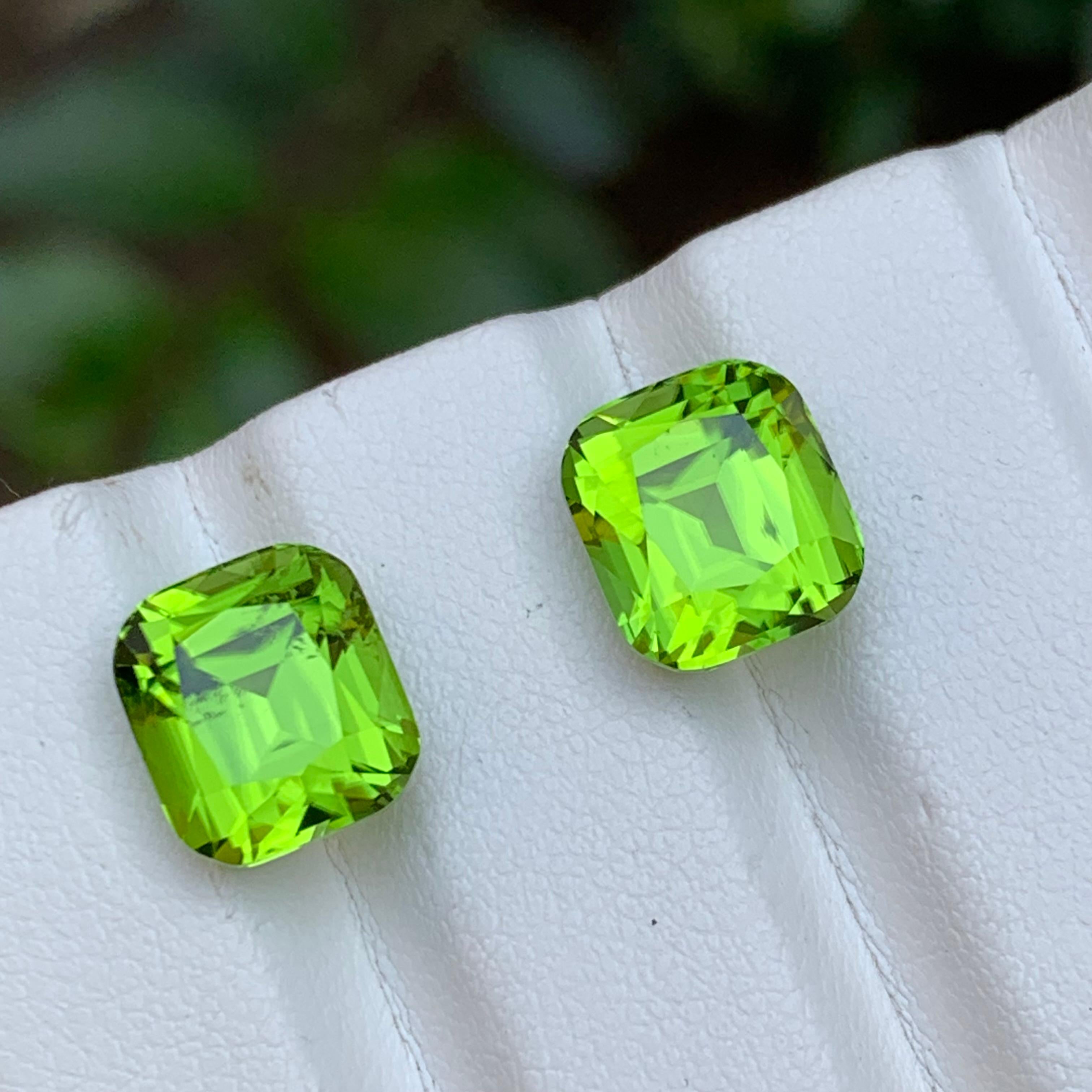 Vivid Green Natural Peridot Earrings Loose Gemstone Perfect Pair 10.50 Ct-Jewel For Sale 2