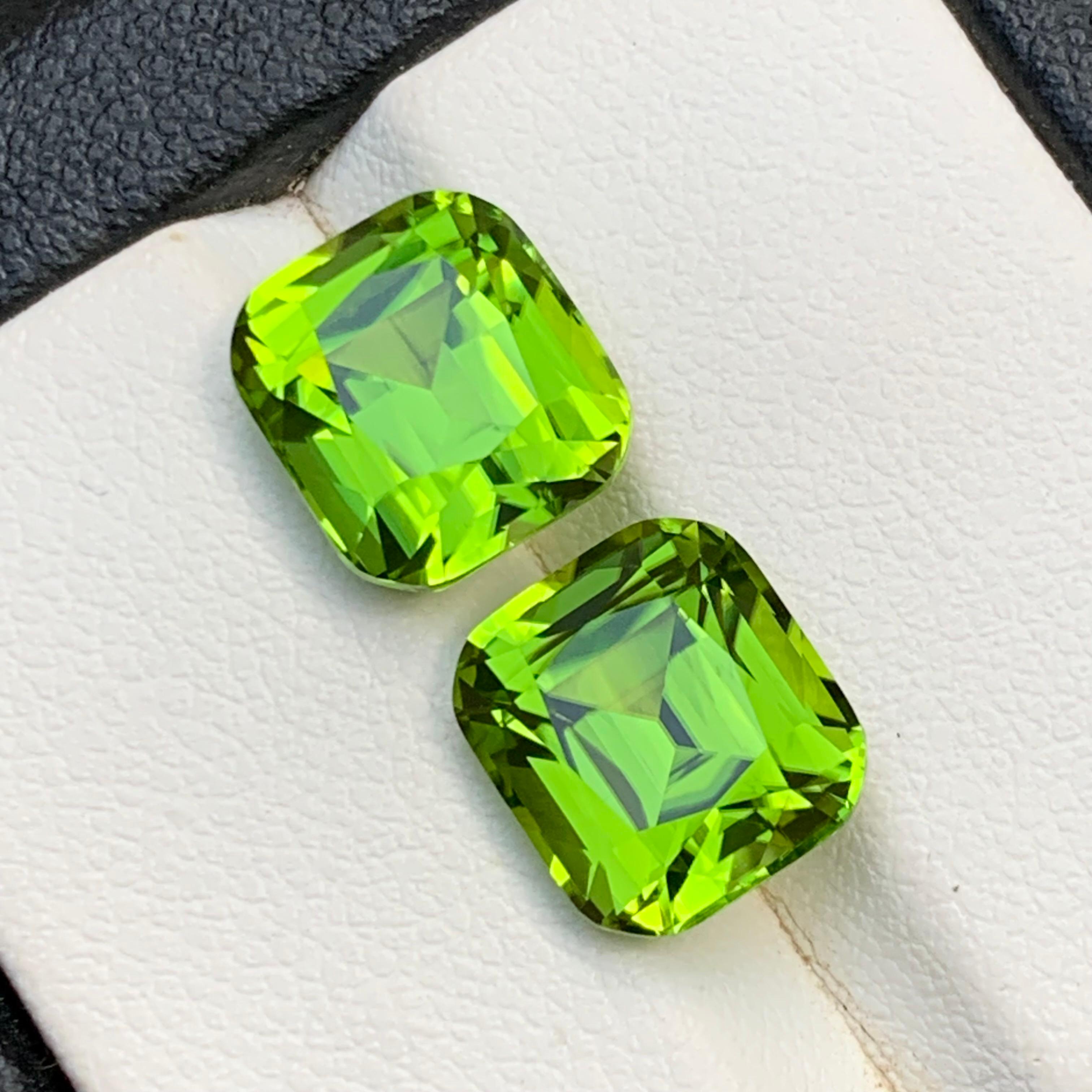Taille coussin Boucles d'oreilles péridot vert vif pierres précieuses en vrac paire parfaite 10.22Ct-Jewell en vente