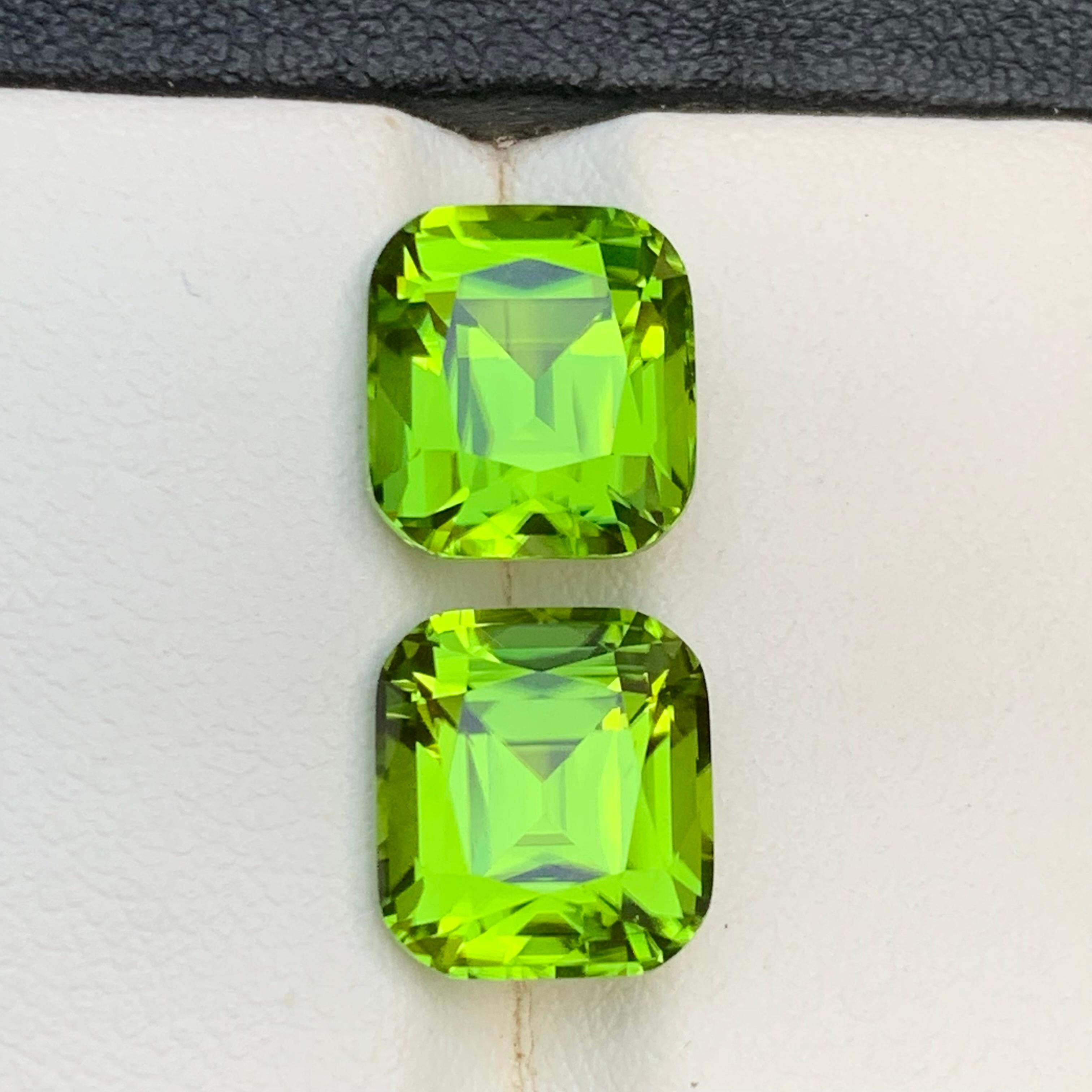 Boucles d'oreilles péridot vert vif pierres précieuses en vrac paire parfaite 10.22Ct-Jewell en vente 1