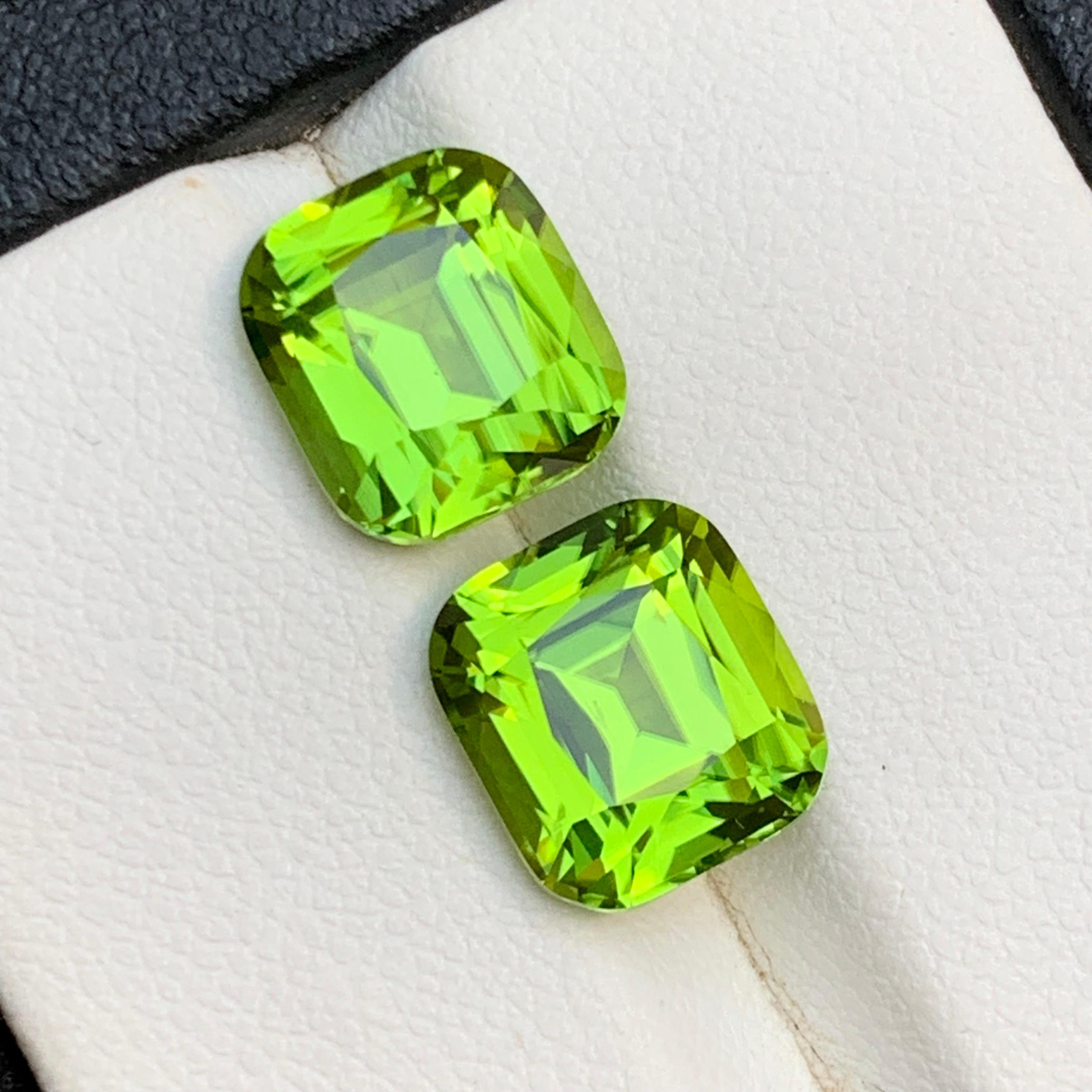 Taille coussin Boucles d'oreilles péridot vert vif pierres précieuses en vrac paire parfaite 8.80 Ct-Jewell en vente