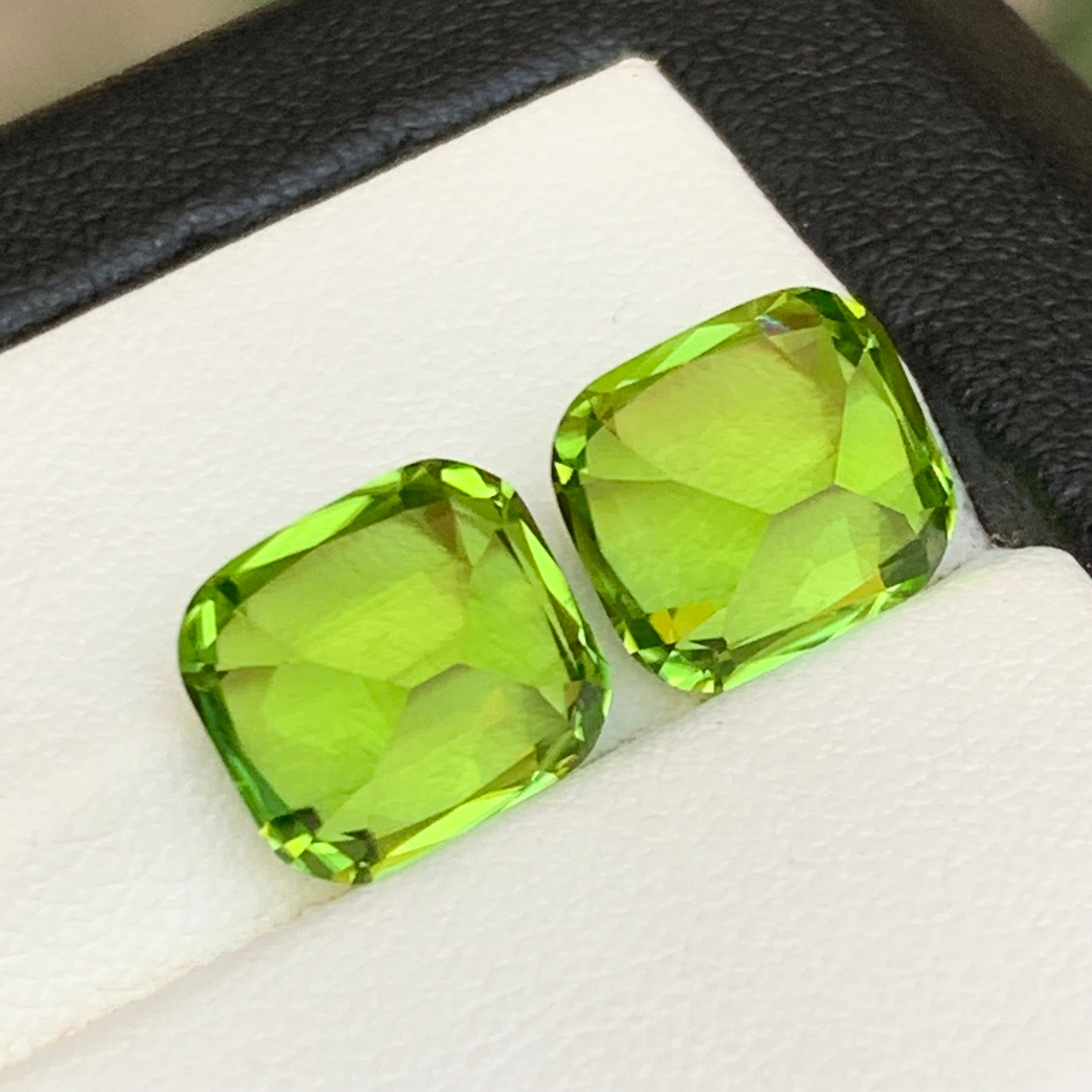 Boucles d'oreilles péridot vert vif pierres précieuses en vrac paire parfaite 8.80 Ct-Jewell Unisexe en vente