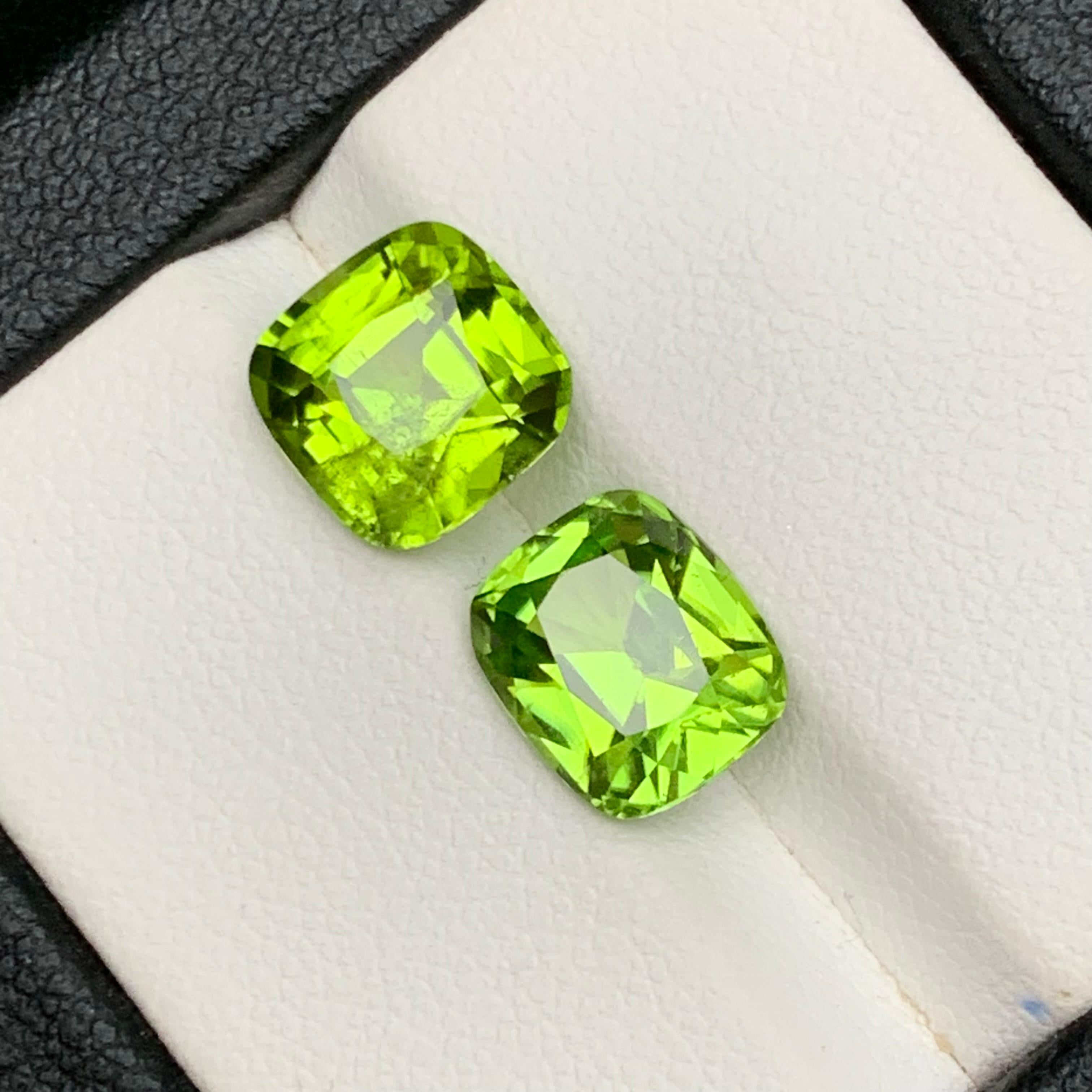 Boucles d'oreilles péridot naturel vert vif, pierres en vrac 6.15 ct taille coussin Neuf - En vente à Peshawar, PK