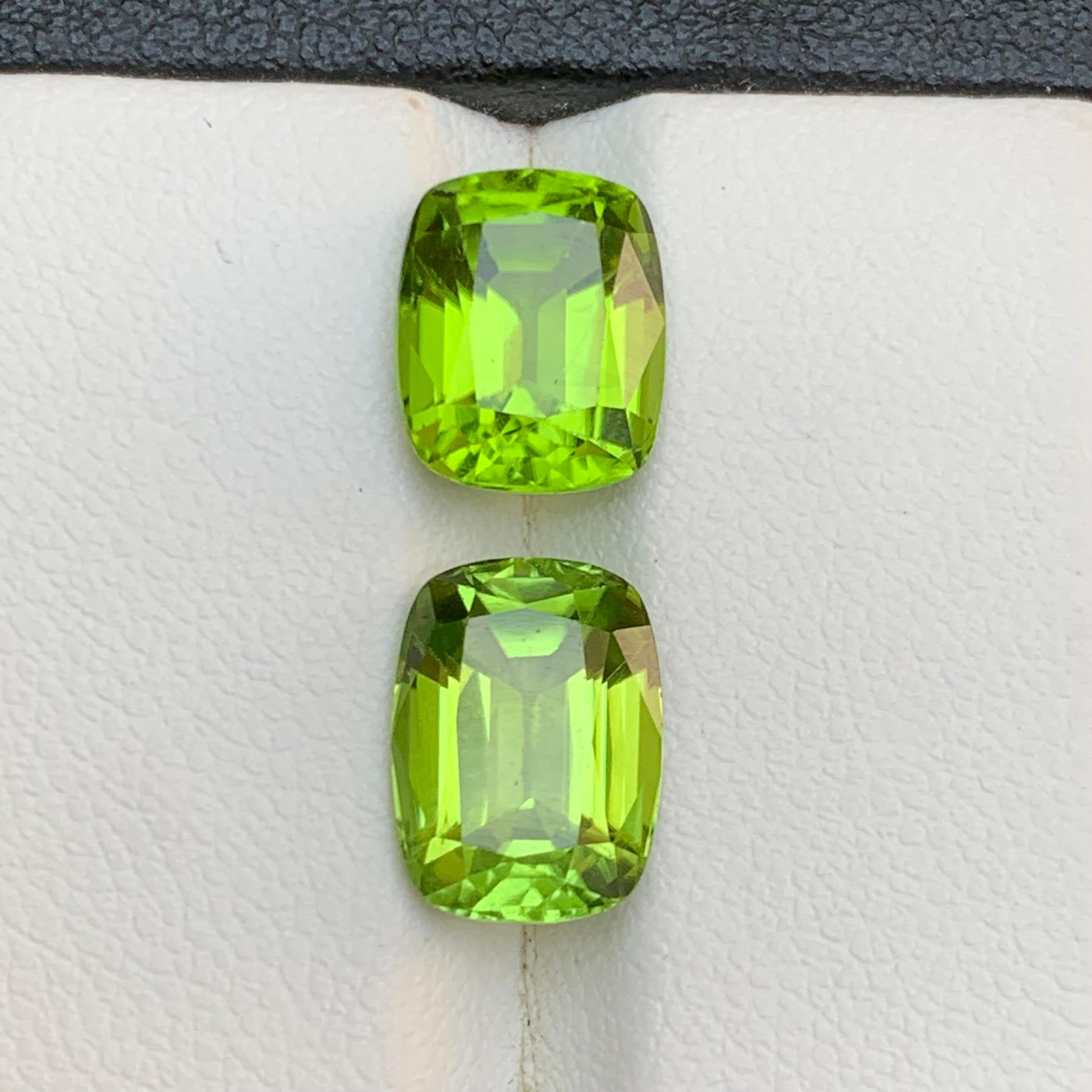 Boucles d'oreilles péridot naturel vert vif 7.86 Ct Oval CutJewelry en vente 4