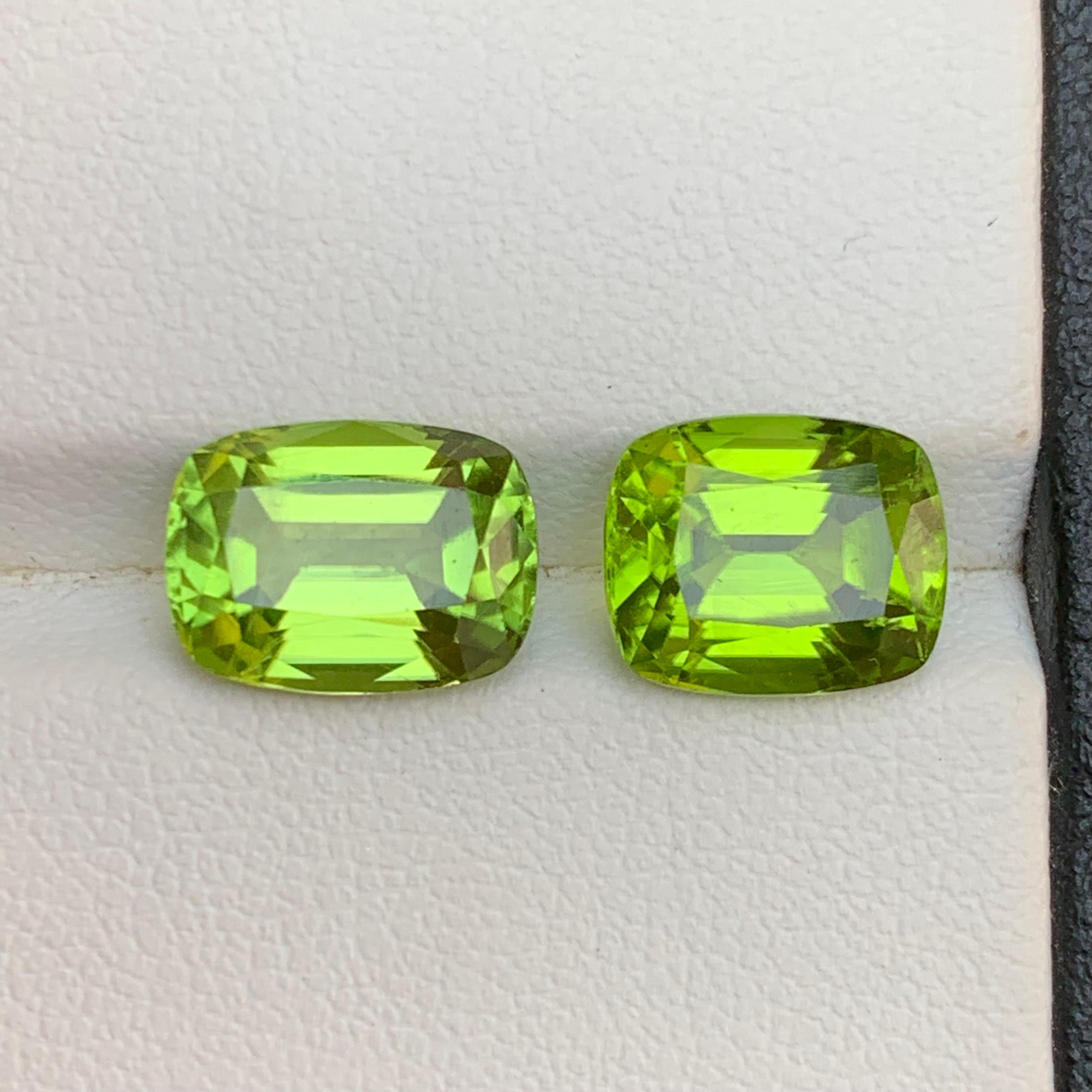 Taille ovale Boucles d'oreilles péridot naturel vert vif 7.86 Ct Oval CutJewelry en vente