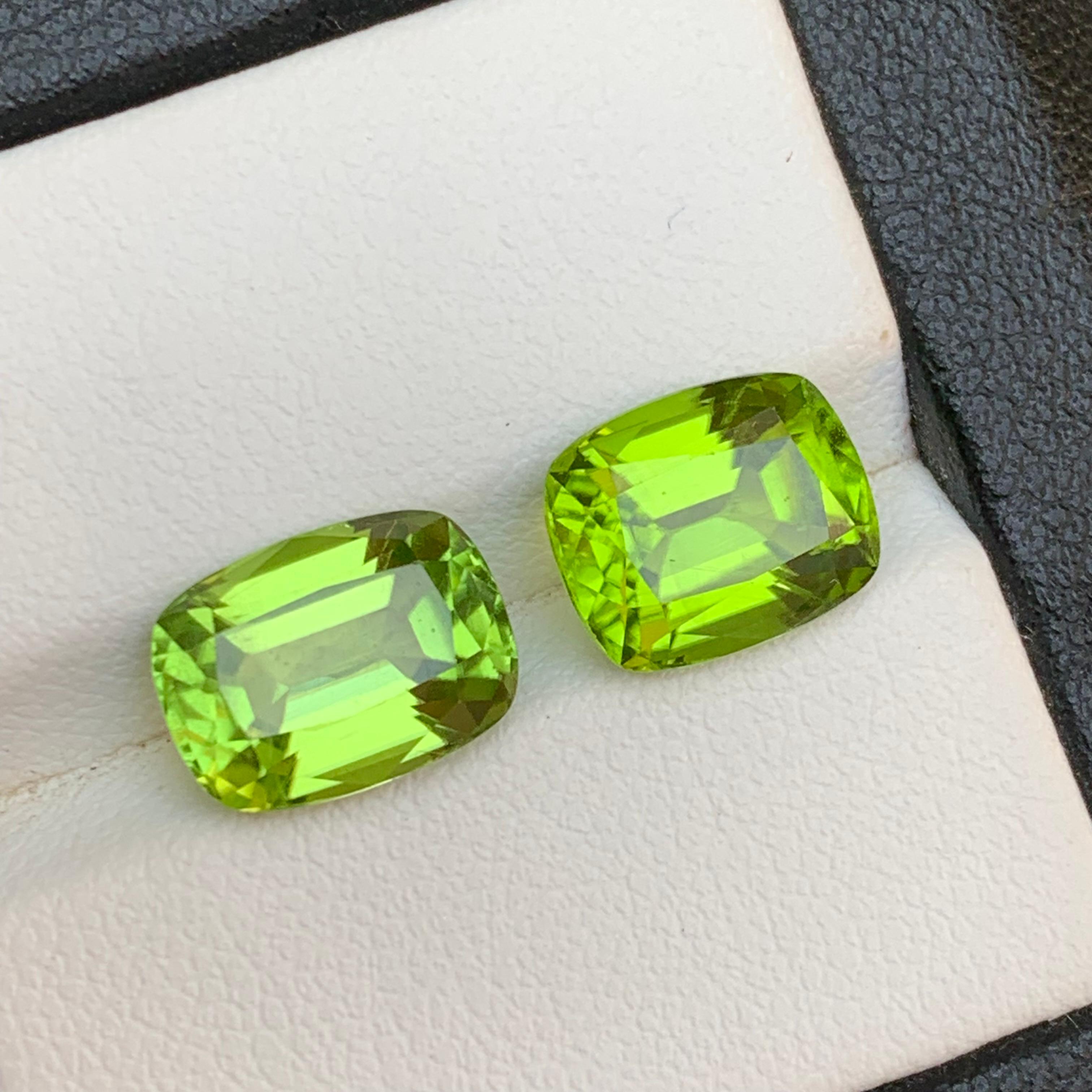 Boucles d'oreilles péridot naturel vert vif 7.86 Ct Oval CutJewelry Unisexe en vente