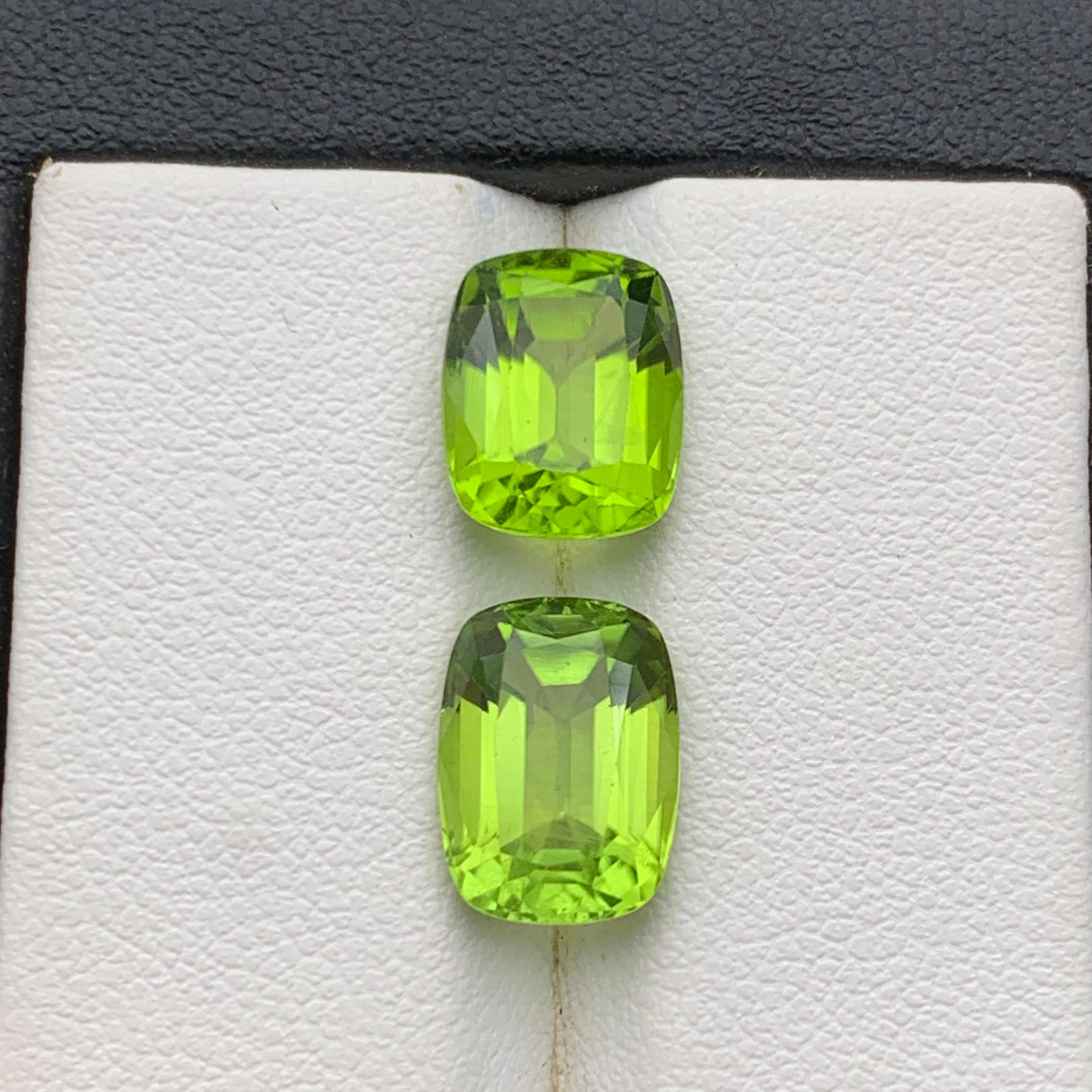 Boucles d'oreilles péridot naturel vert vif 7.86 Ct Oval CutJewelry en vente 2