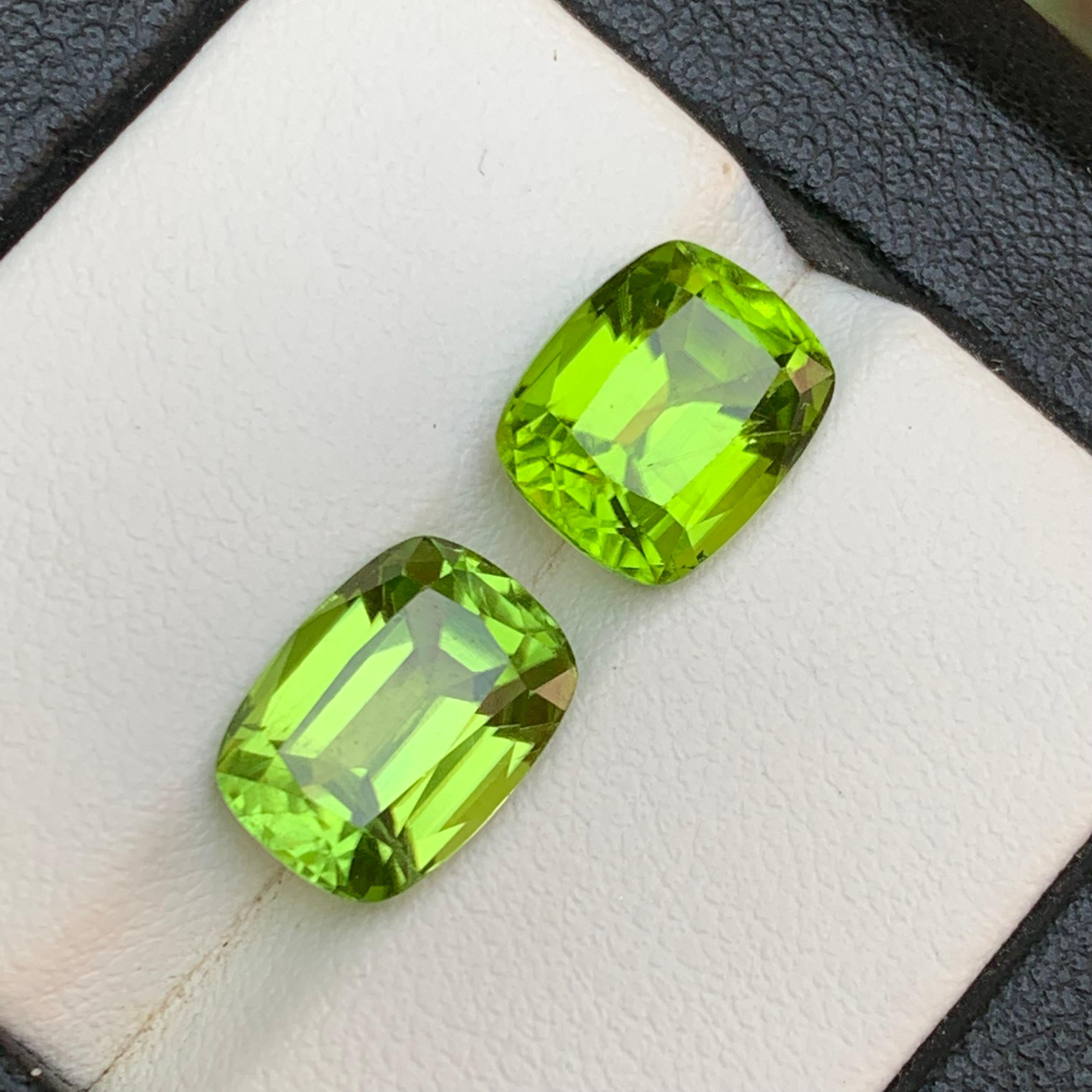 Boucles d'oreilles péridot naturel vert vif 7.86 Ct Oval CutJewelry en vente 3